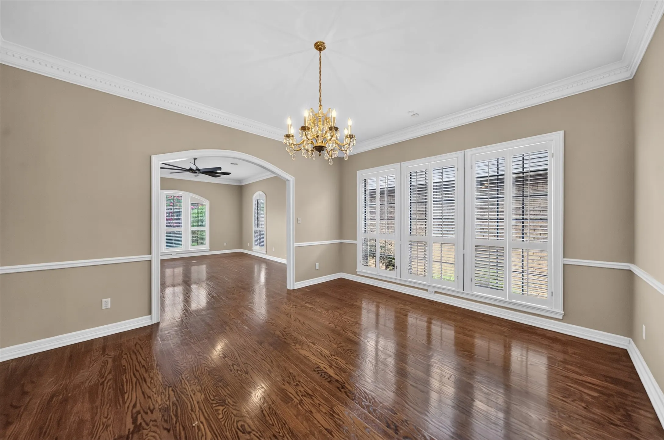 Single Family Residence For Sale in Smith County , 504 Hyde Park Drive, Tyler, Texas 75701, 3 Bedroom, 3 Bathroom, 2 Garage spaces, 3,386 Sqft, built in 1990, mls#21375211, Real Estate Agent in Tyler, Homes For Sale in Smith county, Homes For Sale in Tyler, Realtor in Tyler Texas, Real Estate Brokerage Independent Realty Texas, Luminita Cordes Realtor