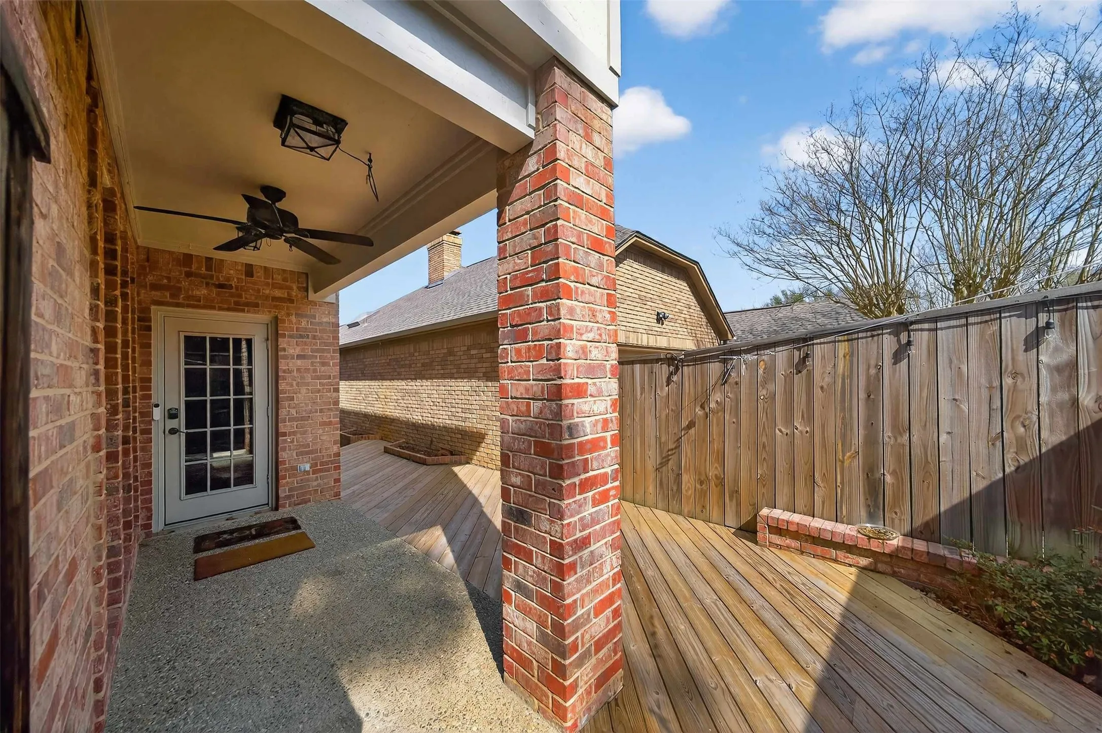 Single Family Residence For Sale in Smith County , 504 Hyde Park Drive, Tyler, Texas 75701, 3 Bedroom, 3 Bathroom, 2 Garage spaces, 3,386 Sqft, built in 1990, mls#21375211, Real Estate Agent in Tyler, Homes For Sale in Smith county, Homes For Sale in Tyler, Realtor in Tyler Texas, Real Estate Brokerage Independent Realty Texas, Luminita Cordes Realtor