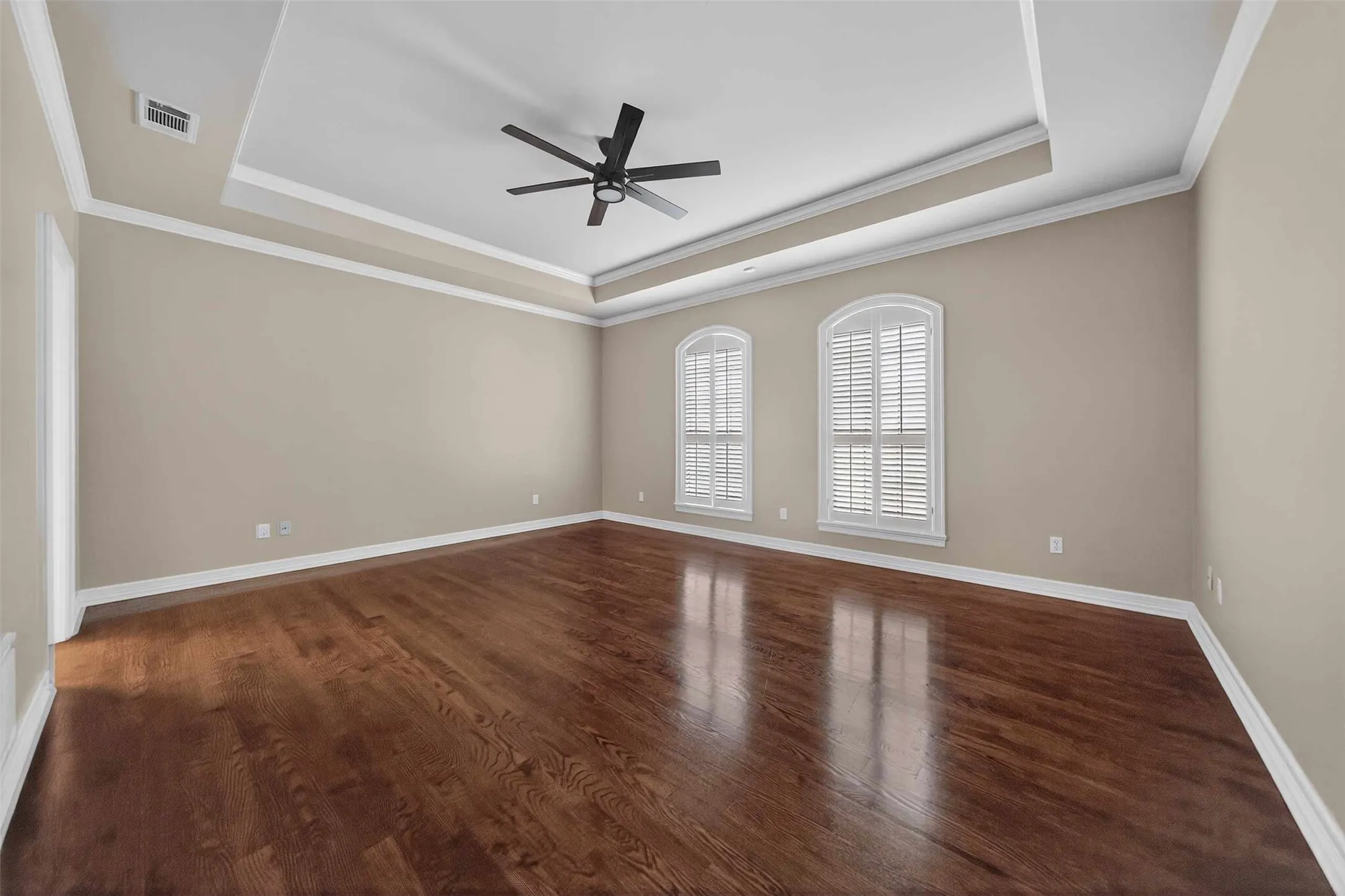 Single Family Residence For Sale in Smith County , 504 Hyde Park Drive, Tyler, Texas 75701, 3 Bedroom, 3 Bathroom, 2 Garage spaces, 3,386 Sqft, built in 1990, mls#21375211, Real Estate Agent in Tyler, Homes For Sale in Smith county, Homes For Sale in Tyler, Realtor in Tyler Texas, Real Estate Brokerage Independent Realty Texas, Luminita Cordes Realtor