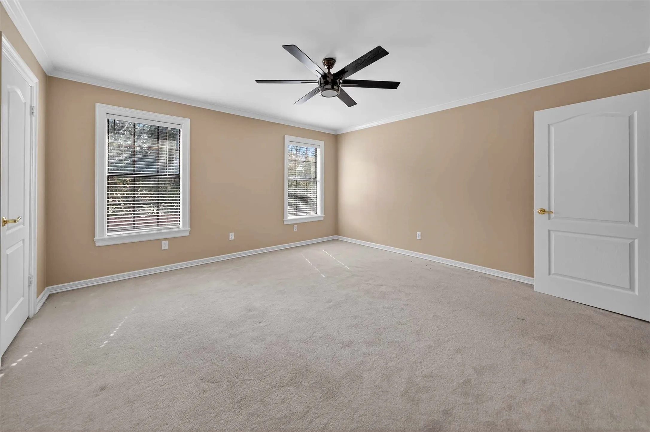 Single Family Residence For Sale in Smith County , 504 Hyde Park Drive, Tyler, Texas 75701, 3 Bedroom, 3 Bathroom, 2 Garage spaces, 3,386 Sqft, built in 1990, mls#21375211, Real Estate Agent in Tyler, Homes For Sale in Smith county, Homes For Sale in Tyler, Realtor in Tyler Texas, Real Estate Brokerage Independent Realty Texas, Luminita Cordes Realtor