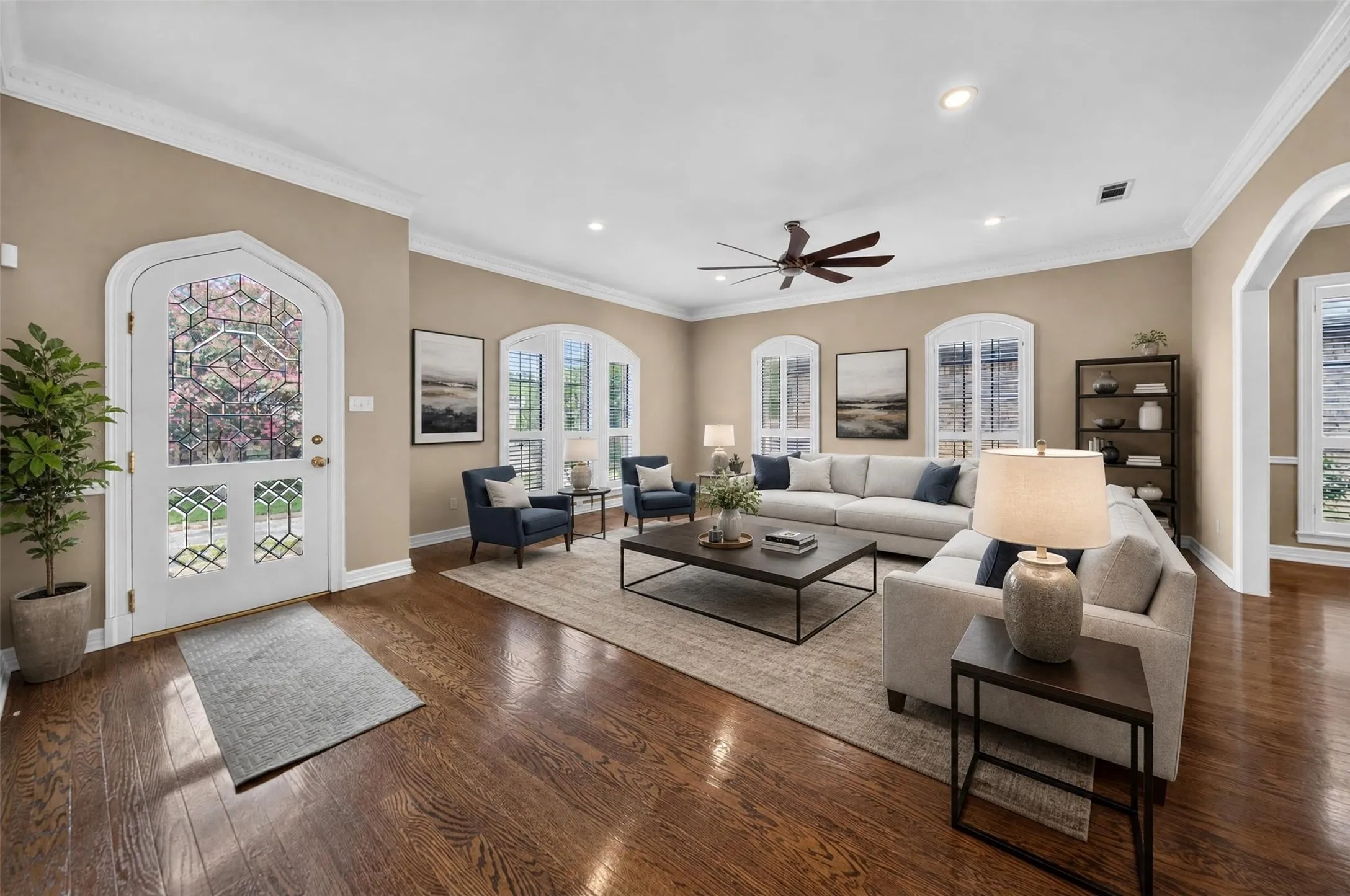 Single Family Residence For Sale in Smith County , 504 Hyde Park Drive, Tyler, Texas 75701, 3 Bedroom, 3 Bathroom, 2 Garage spaces, 3,386 Sqft, built in 1990, mls#21375211, Real Estate Agent in Tyler, Homes For Sale in Smith county, Homes For Sale in Tyler, Realtor in Tyler Texas, Real Estate Brokerage Independent Realty Texas, Luminita Cordes Realtor