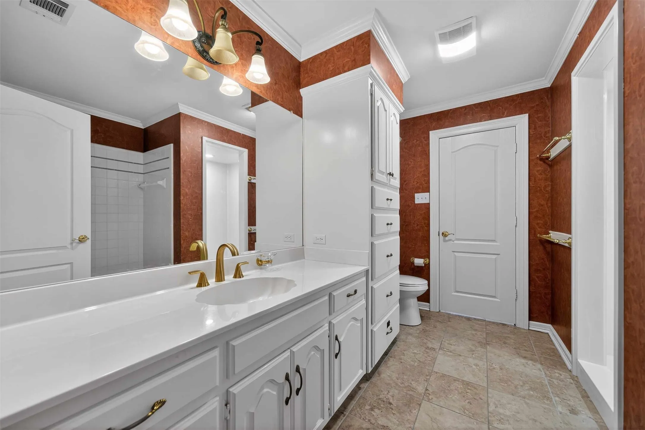 Single Family Residence For Sale in Smith County , 504 Hyde Park Drive, Tyler, Texas 75701, 3 Bedroom, 3 Bathroom, 2 Garage spaces, 3,386 Sqft, built in 1990, mls#21375211, Real Estate Agent in Tyler, Homes For Sale in Smith county, Homes For Sale in Tyler, Realtor in Tyler Texas, Real Estate Brokerage Independent Realty Texas, Luminita Cordes Realtor