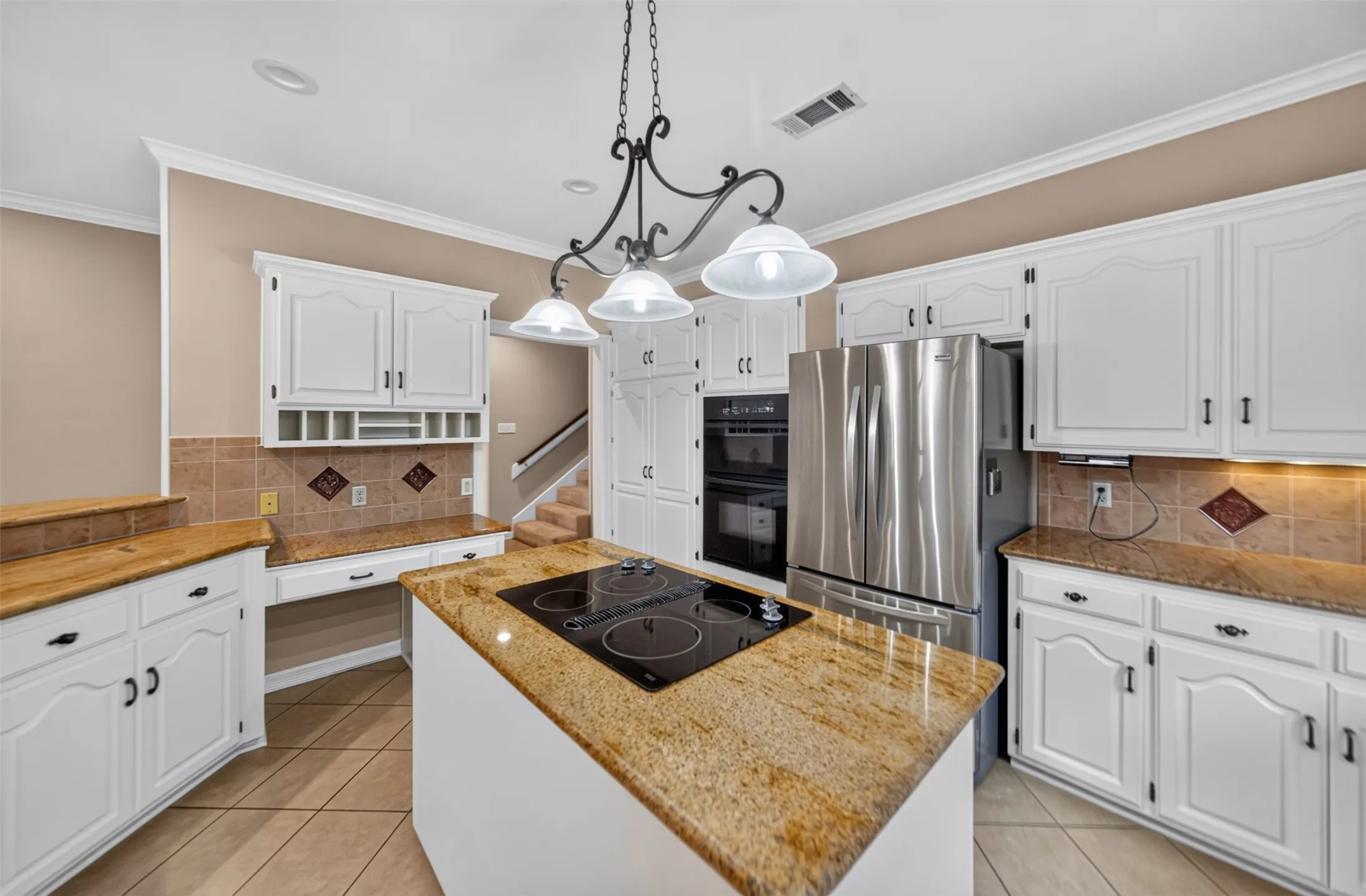 Single Family Residence For Sale in Smith County , 504 Hyde Park Drive, Tyler, Texas 75701, 3 Bedroom, 3 Bathroom, 2 Garage spaces, 3,386 Sqft, built in 1990, mls#21375211, Real Estate Agent in Tyler, Homes For Sale in Smith county, Homes For Sale in Tyler, Realtor in Tyler Texas, Real Estate Brokerage Independent Realty Texas, Luminita Cordes Realtor