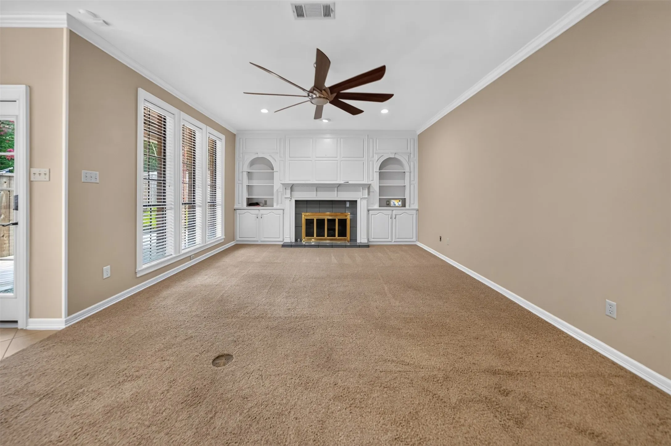 Single Family Residence For Sale in Smith County , 504 Hyde Park Drive, Tyler, Texas 75701, 3 Bedroom, 3 Bathroom, 2 Garage spaces, 3,386 Sqft, built in 1990, mls#21375211, Real Estate Agent in Tyler, Homes For Sale in Smith county, Homes For Sale in Tyler, Realtor in Tyler Texas, Real Estate Brokerage Independent Realty Texas, Luminita Cordes Realtor