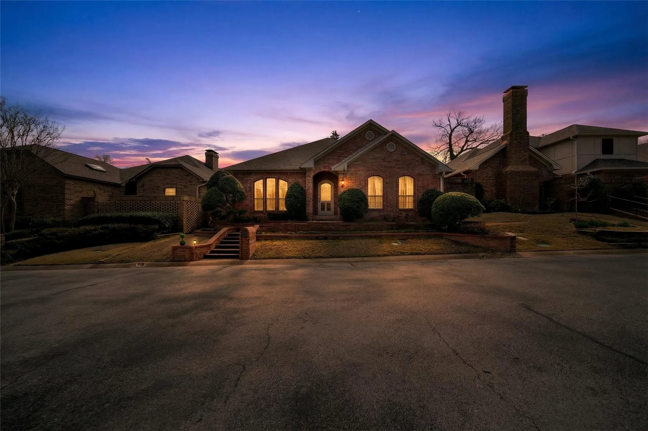 Single Family Residence For Sale in Smith County , 504 Hyde Park Drive, Tyler, Texas 75701, 3 Bedroom, 3 Bathroom, 2 Garage spaces, 3,386 Sqft, built in 1990, mls#21375211, Real Estate Agent in Tyler, Homes For Sale in Smith county, Homes For Sale in Tyler, Realtor in Tyler Texas, Real Estate Brokerage Independent Realty Texas, Luminita Cordes Realtor