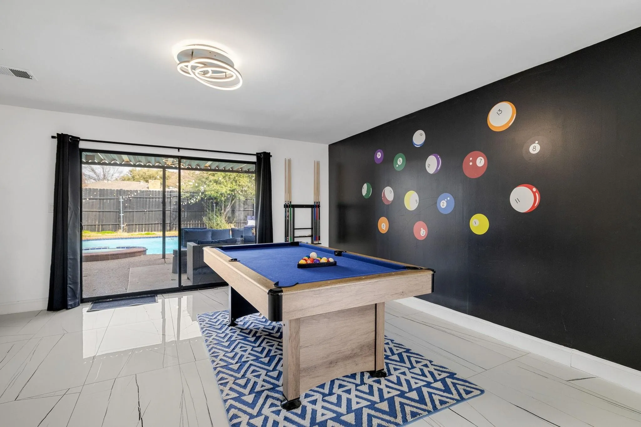 Single Family Residence For Rent in Dallas County , 1301 N Trail Drive, Carrollton, Texas 75006, 4 Bedroom, 3 Bathroom, 2 Garage spaces, 2,696 Sqft, built in 1977, mls#21375212, Real Estate Agent in Carrollton, Homes For Rent in Dallas county, Homes For Rent in Carrollton, Realtor in Carrollton Texas, Real Estate Brokerage Independent Realty Texas, Luminita Cordes Realtor