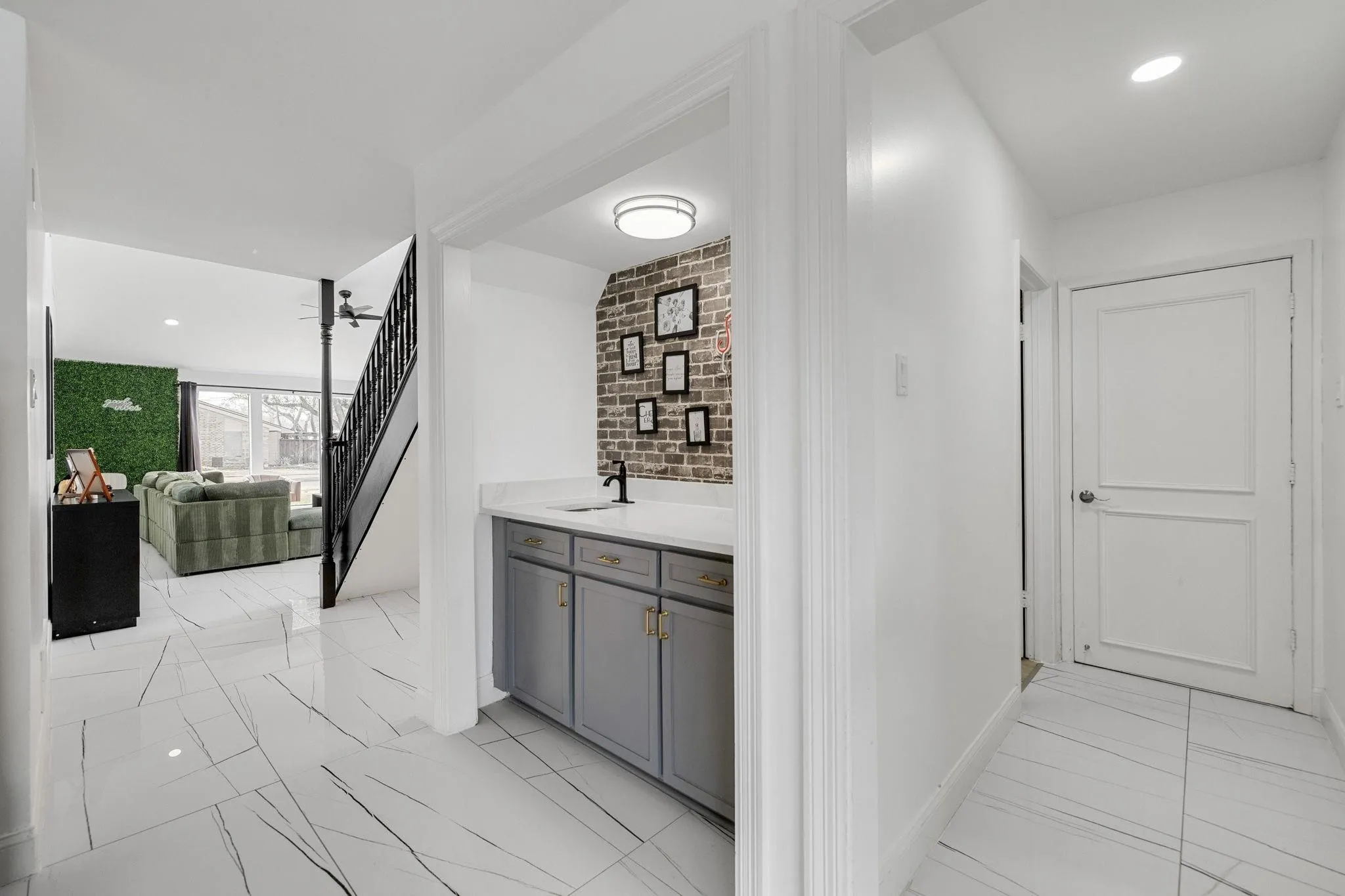 Single Family Residence For Rent in Dallas County , 1301 N Trail Drive, Carrollton, Texas 75006, 4 Bedroom, 3 Bathroom, 2 Garage spaces, 2,696 Sqft, built in 1977, mls#21375212, Real Estate Agent in Carrollton, Homes For Rent in Dallas county, Homes For Rent in Carrollton, Realtor in Carrollton Texas, Real Estate Brokerage Independent Realty Texas, Luminita Cordes Realtor