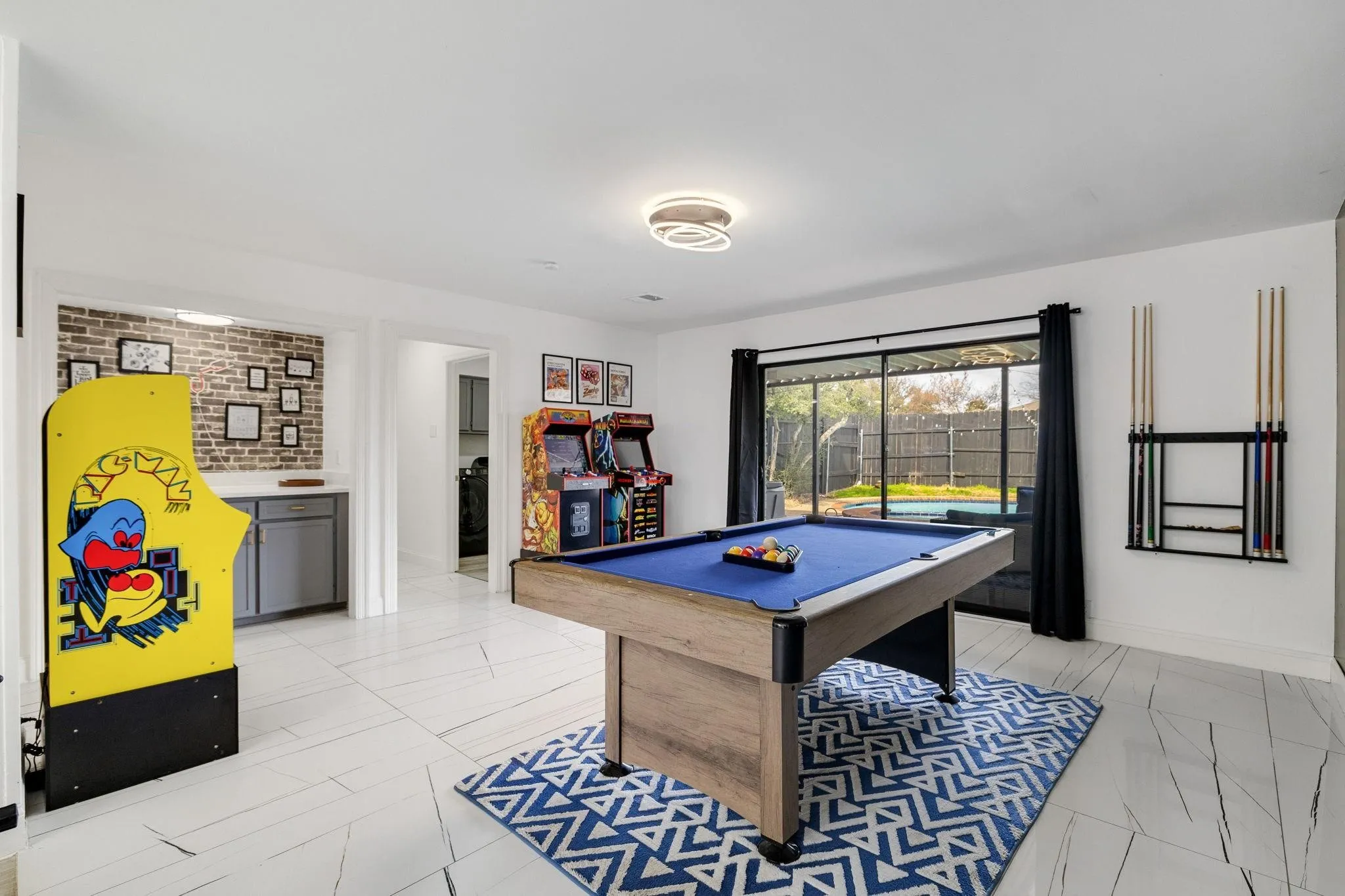 Single Family Residence For Rent in Dallas County , 1301 N Trail Drive, Carrollton, Texas 75006, 4 Bedroom, 3 Bathroom, 2 Garage spaces, 2,696 Sqft, built in 1977, mls#21375212, Real Estate Agent in Carrollton, Homes For Rent in Dallas county, Homes For Rent in Carrollton, Realtor in Carrollton Texas, Real Estate Brokerage Independent Realty Texas, Luminita Cordes Realtor
