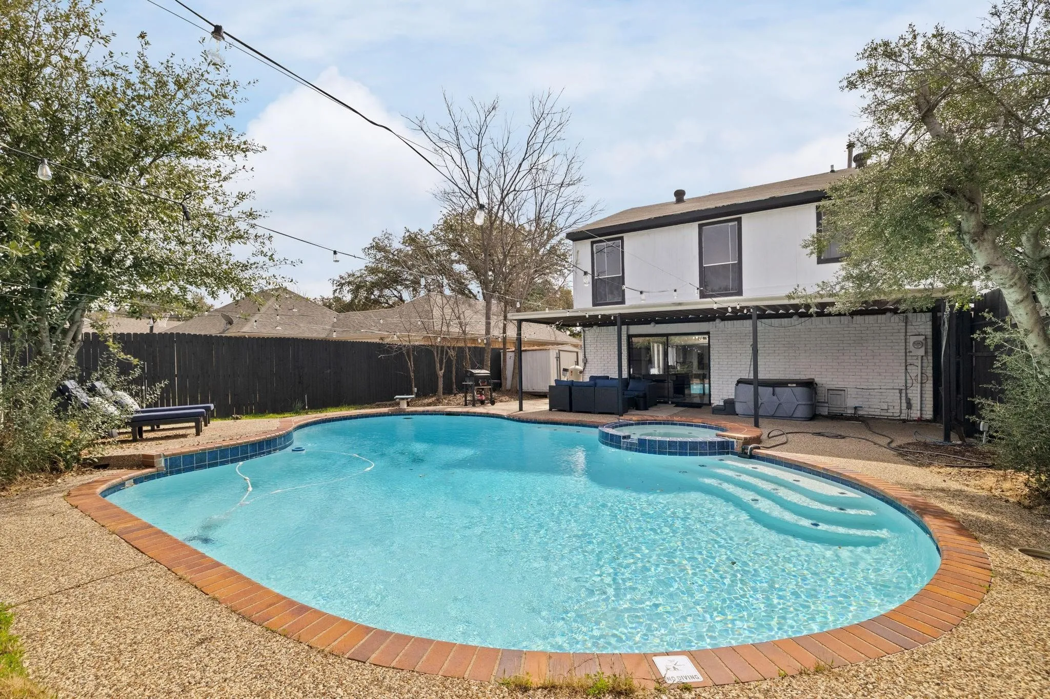 Single Family Residence For Rent in Dallas County , 1301 N Trail Drive, Carrollton, Texas 75006, 4 Bedroom, 3 Bathroom, 2 Garage spaces, 2,696 Sqft, built in 1977, mls#21375212, Real Estate Agent in Carrollton, Homes For Rent in Dallas county, Homes For Rent in Carrollton, Realtor in Carrollton Texas, Real Estate Brokerage Independent Realty Texas, Luminita Cordes Realtor