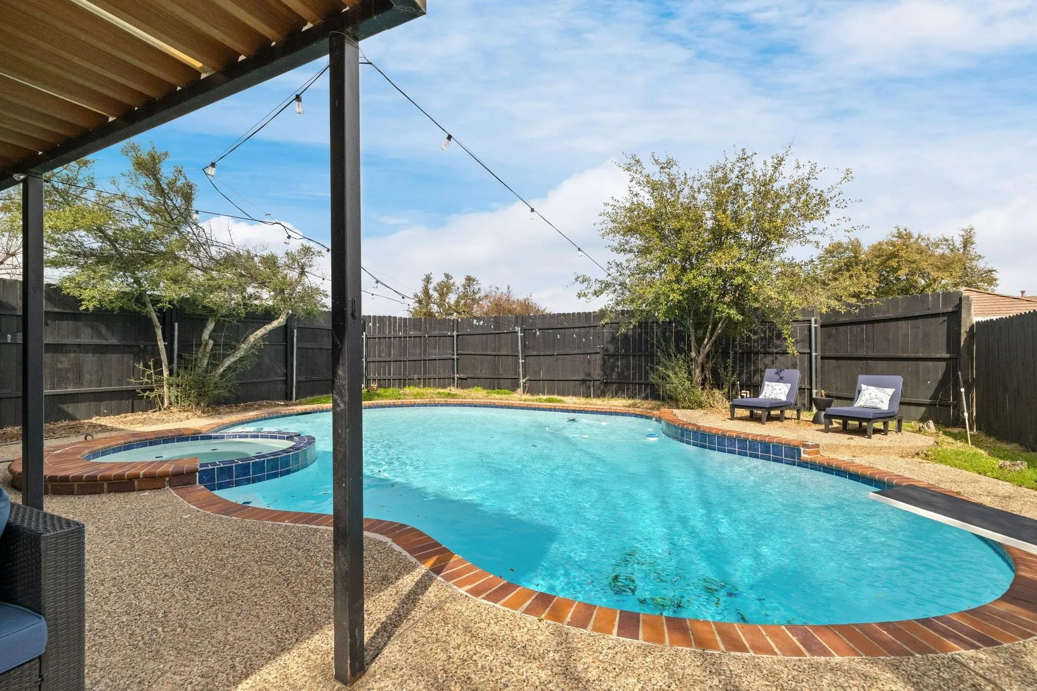 Single Family Residence For Rent in Dallas County , 1301 N Trail Drive, Carrollton, Texas 75006, 4 Bedroom, 3 Bathroom, 2 Garage spaces, 2,696 Sqft, built in 1977, mls#21375212, Real Estate Agent in Carrollton, Homes For Rent in Dallas county, Homes For Rent in Carrollton, Realtor in Carrollton Texas, Real Estate Brokerage Independent Realty Texas, Luminita Cordes Realtor