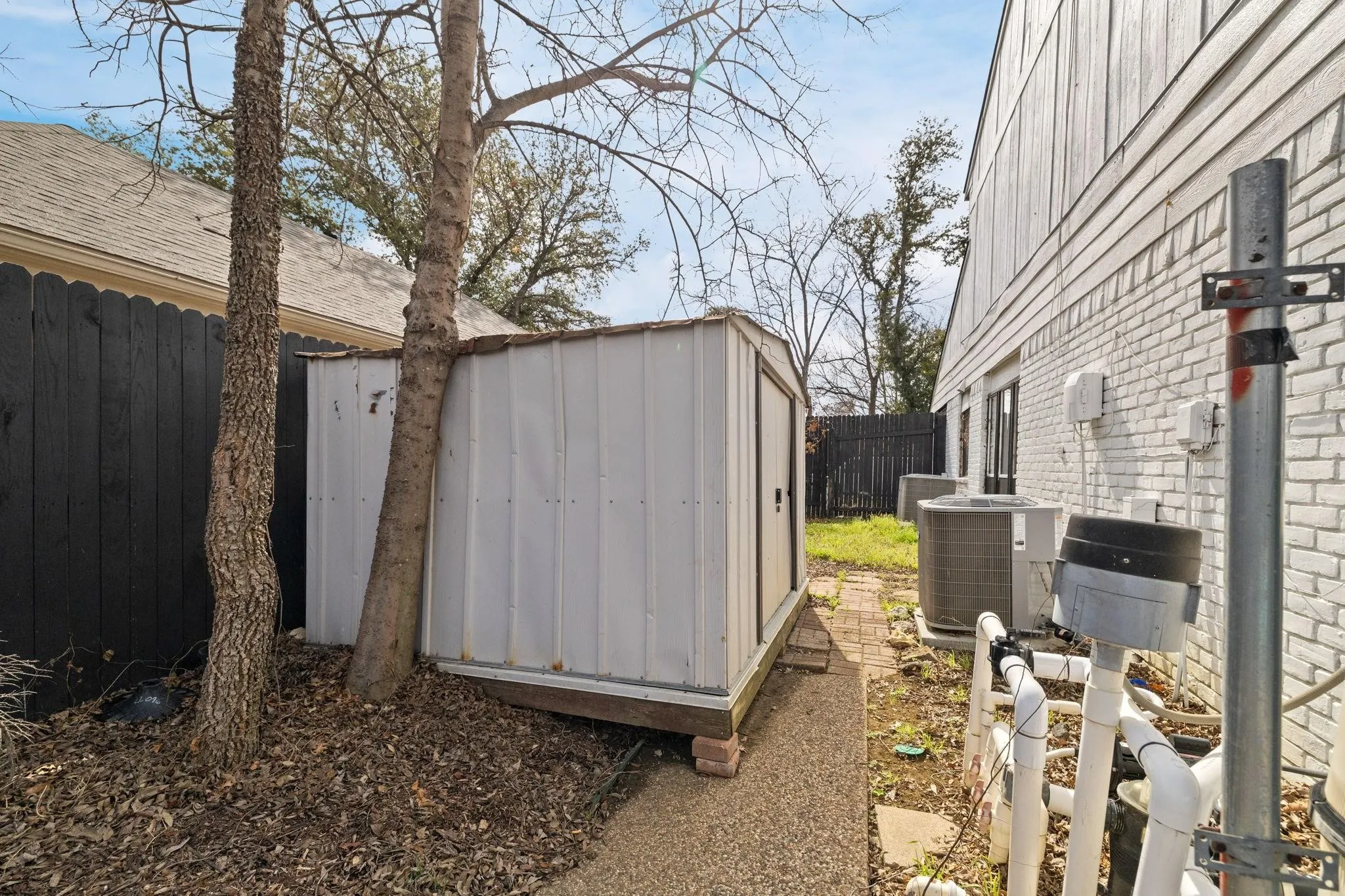 Single Family Residence For Rent in Dallas County , 1301 N Trail Drive, Carrollton, Texas 75006, 4 Bedroom, 3 Bathroom, 2 Garage spaces, 2,696 Sqft, built in 1977, mls#21375212, Real Estate Agent in Carrollton, Homes For Rent in Dallas county, Homes For Rent in Carrollton, Realtor in Carrollton Texas, Real Estate Brokerage Independent Realty Texas, Luminita Cordes Realtor