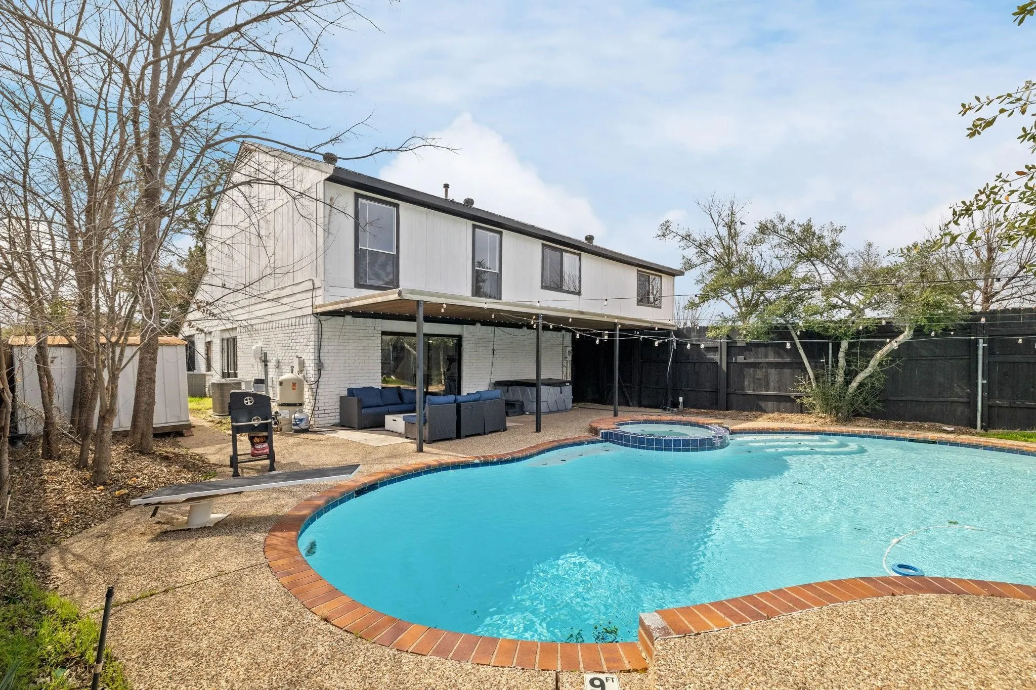 Single Family Residence For Rent in Dallas County , 1301 N Trail Drive, Carrollton, Texas 75006, 4 Bedroom, 3 Bathroom, 2 Garage spaces, 2,696 Sqft, built in 1977, mls#21375212, Real Estate Agent in Carrollton, Homes For Rent in Dallas county, Homes For Rent in Carrollton, Realtor in Carrollton Texas, Real Estate Brokerage Independent Realty Texas, Luminita Cordes Realtor