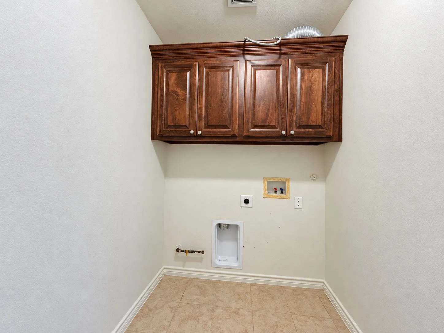 Townhouse For Rent in Dallas County , 2361 Novin Drive, Irving, Texas 75062, 4 Bedroom, 3 Bathroom, 2 Garage spaces, 2,397 Sqft, built in 2016, mls#21375215, Real Estate Agent in Irving, Homes For Rent in Dallas county, Homes For Rent in Irving, Realtor in Irving Texas, Real Estate Brokerage Independent Realty Texas, Luminita Cordes Realtor