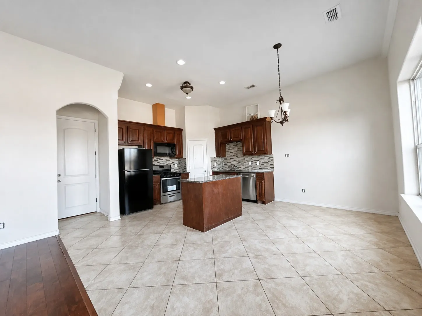 Townhouse For Rent in Dallas County , 2361 Novin Drive, Irving, Texas 75062, 4 Bedroom, 3 Bathroom, 2 Garage spaces, 2,397 Sqft, built in 2016, mls#21375215, Real Estate Agent in Irving, Homes For Rent in Dallas county, Homes For Rent in Irving, Realtor in Irving Texas, Real Estate Brokerage Independent Realty Texas, Luminita Cordes Realtor
