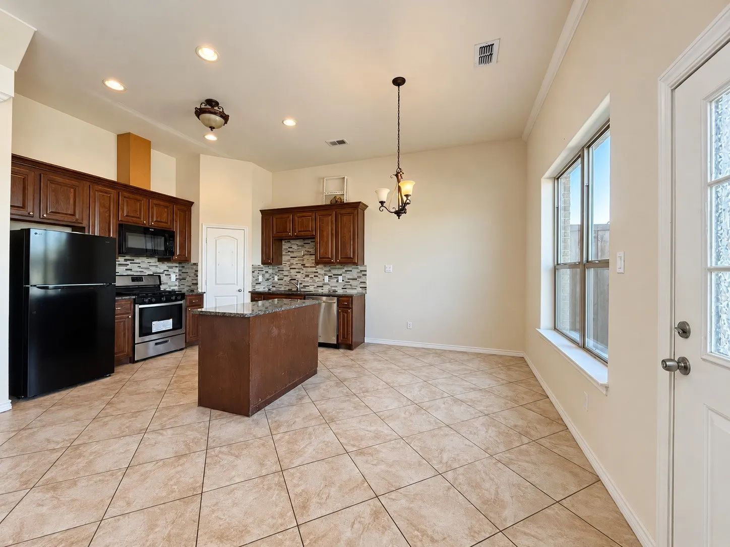 Townhouse For Rent in Dallas County , 2361 Novin Drive, Irving, Texas 75062, 4 Bedroom, 3 Bathroom, 2 Garage spaces, 2,397 Sqft, built in 2016, mls#21375215, Real Estate Agent in Irving, Homes For Rent in Dallas county, Homes For Rent in Irving, Realtor in Irving Texas, Real Estate Brokerage Independent Realty Texas, Luminita Cordes Realtor