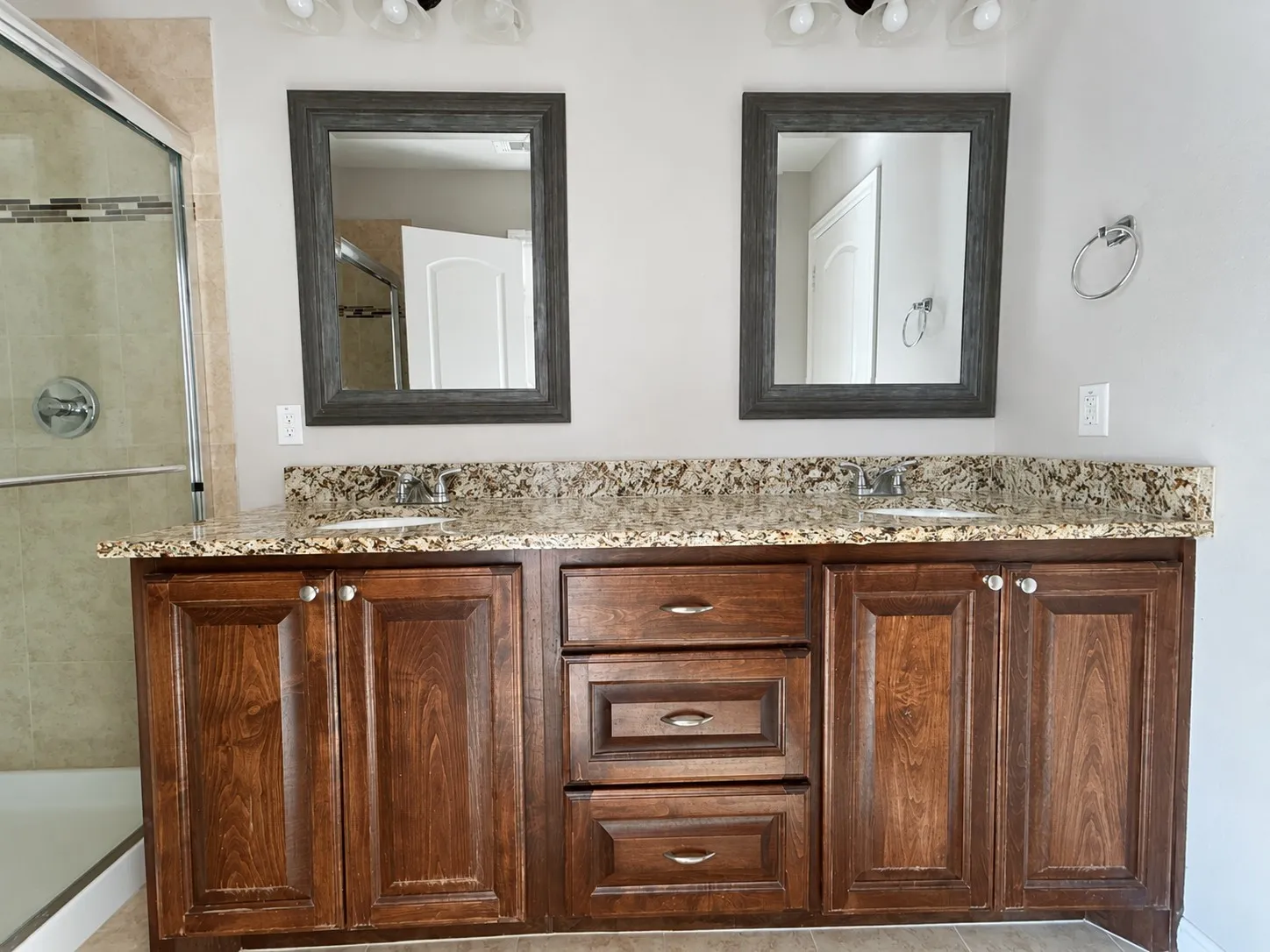 Townhouse For Rent in Dallas County , 2361 Novin Drive, Irving, Texas 75062, 4 Bedroom, 3 Bathroom, 2 Garage spaces, 2,397 Sqft, built in 2016, mls#21375215, Real Estate Agent in Irving, Homes For Rent in Dallas county, Homes For Rent in Irving, Realtor in Irving Texas, Real Estate Brokerage Independent Realty Texas, Luminita Cordes Realtor