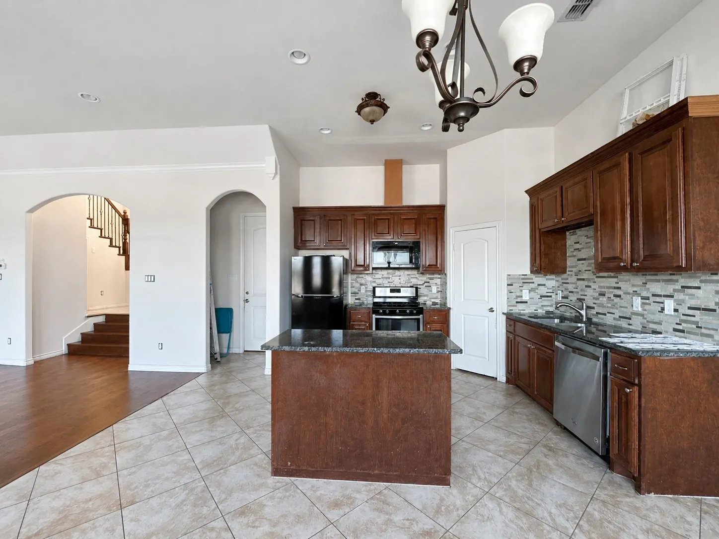 Townhouse For Rent in Dallas County , 2361 Novin Drive, Irving, Texas 75062, 4 Bedroom, 3 Bathroom, 2 Garage spaces, 2,397 Sqft, built in 2016, mls#21375215, Real Estate Agent in Irving, Homes For Rent in Dallas county, Homes For Rent in Irving, Realtor in Irving Texas, Real Estate Brokerage Independent Realty Texas, Luminita Cordes Realtor