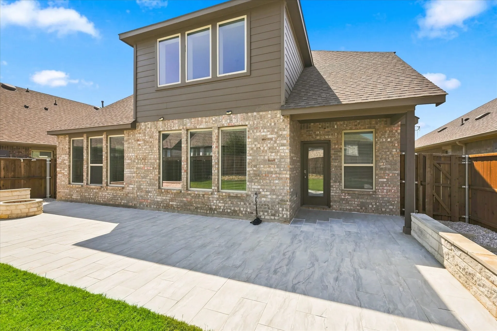 Single Family Residence For Sale in Denton County , 1005 Rosebay Drive, Fort Worth, Texas 76247, 3 Bedroom, 3 Bathroom, 2 Garage spaces, 2,677 Sqft, built in 2022, mls#21373406, Real Estate Agent in Fort Worth, Homes For Sale in Denton county, Homes For Sale in Fort Worth, Realtor in Fort Worth Texas, Real Estate Brokerage Independent Realty Texas, Luminita Cordes Realtor