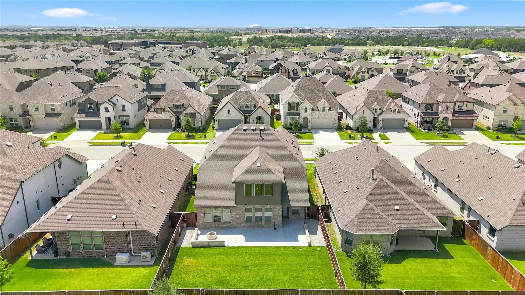 Single Family Residence For Sale in Denton County , 1005 Rosebay Drive, Fort Worth, Texas 76247, 3 Bedroom, 3 Bathroom, 2 Garage spaces, 2,677 Sqft, built in 2022, mls#21373406, Real Estate Agent in Fort Worth, Homes For Sale in Denton county, Homes For Sale in Fort Worth, Realtor in Fort Worth Texas, Real Estate Brokerage Independent Realty Texas, Luminita Cordes Realtor