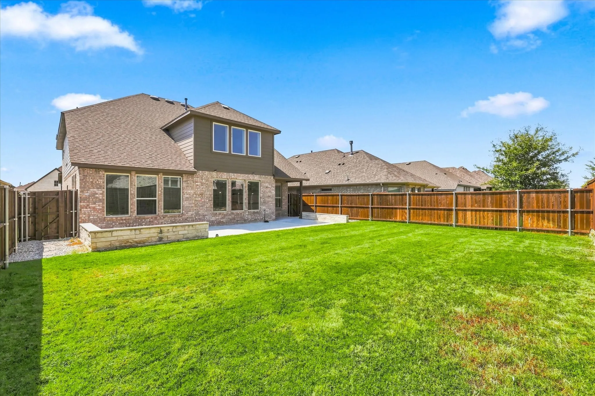 Single Family Residence For Sale in Denton County , 1005 Rosebay Drive, Fort Worth, Texas 76247, 3 Bedroom, 3 Bathroom, 2 Garage spaces, 2,677 Sqft, built in 2022, mls#21373406, Real Estate Agent in Fort Worth, Homes For Sale in Denton county, Homes For Sale in Fort Worth, Realtor in Fort Worth Texas, Real Estate Brokerage Independent Realty Texas, Luminita Cordes Realtor