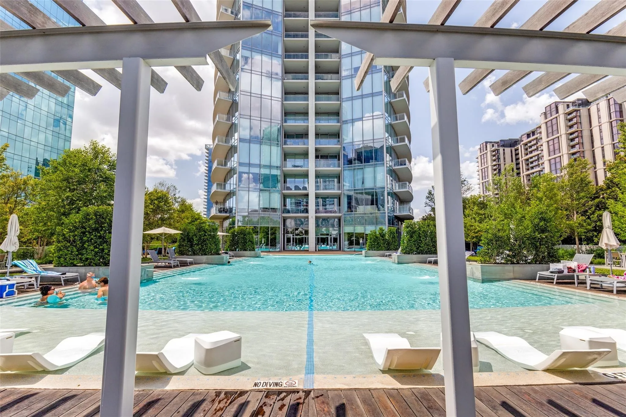 Condominium For Sale in Dallas County , 2900 Mckinnon Street 2701, Dallas, Texas 75201, 2 Bedroom, 3 Bathroom, 4 Garage spaces, 2,607 Sqft, built in 2005, mls#21375094, Real Estate Agent in Dallas, Homes For Sale in Dallas county, Homes For Sale in Dallas, Realtor in Dallas Texas, Real Estate Brokerage Independent Realty Texas, Luminita Cordes Realtor