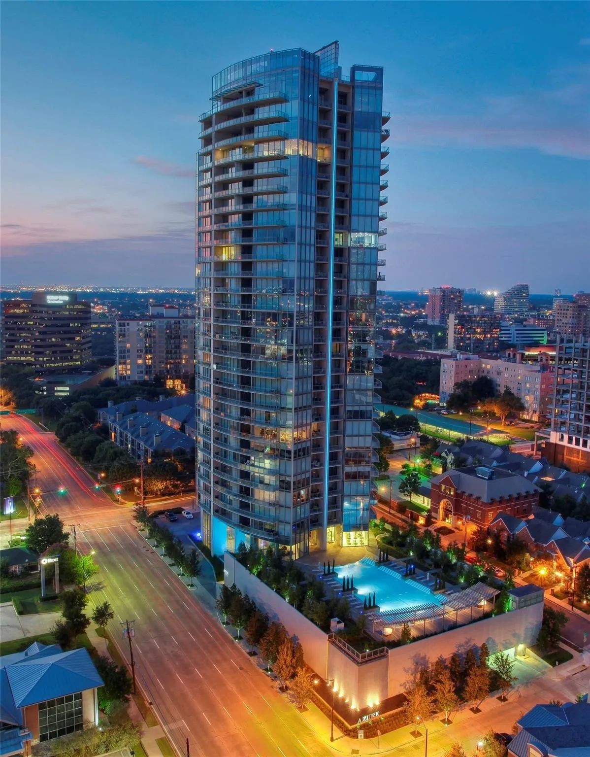 Condominium For Sale in Dallas County , 2900 Mckinnon Street 2701, Dallas, Texas 75201, 2 Bedroom, 3 Bathroom, 4 Garage spaces, 2,607 Sqft, built in 2005, mls#21375094, Real Estate Agent in Dallas, Homes For Sale in Dallas county, Homes For Sale in Dallas, Realtor in Dallas Texas, Real Estate Brokerage Independent Realty Texas, Luminita Cordes Realtor