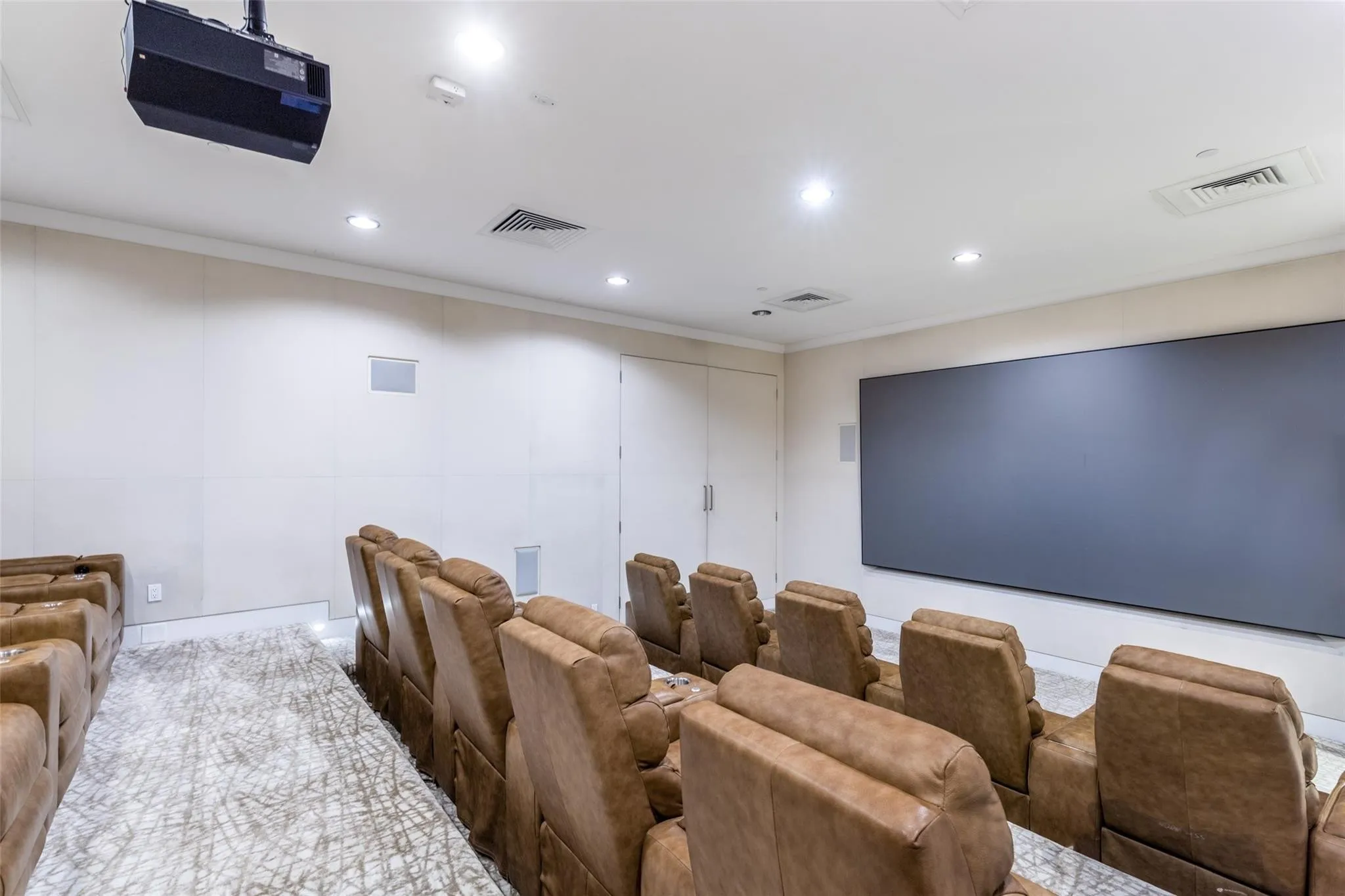 Condominium For Sale in Dallas County , 2900 Mckinnon Street 2701, Dallas, Texas 75201, 2 Bedroom, 3 Bathroom, 4 Garage spaces, 2,607 Sqft, built in 2005, mls#21375094, Real Estate Agent in Dallas, Homes For Sale in Dallas county, Homes For Sale in Dallas, Realtor in Dallas Texas, Real Estate Brokerage Independent Realty Texas, Luminita Cordes Realtor
