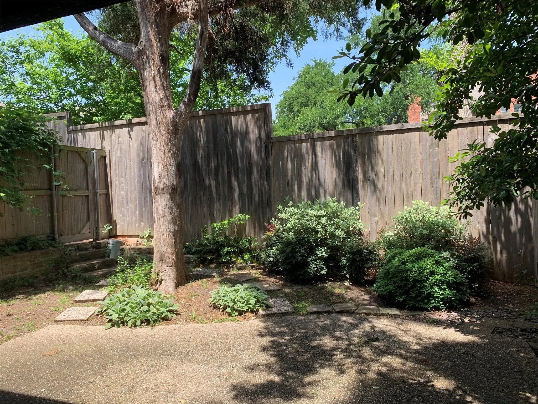 Condominium For Sale in Dallas County , 6949 Helsem Way 131, Dallas, Texas 75230, 2 Bedroom, 3 Bathroom, Garage spaces, 2,017 Sqft, built in 1974, mls#21375218, Real Estate Agent in Dallas, Homes For Sale in Dallas county, Homes For Sale in Dallas, Realtor in Dallas Texas, Real Estate Brokerage Independent Realty Texas, Luminita Cordes Realtor