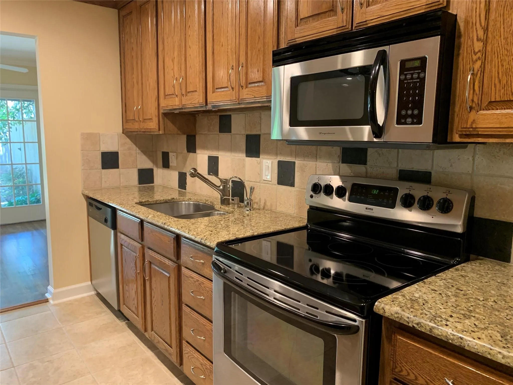 plenty of cabinet space and granite counters