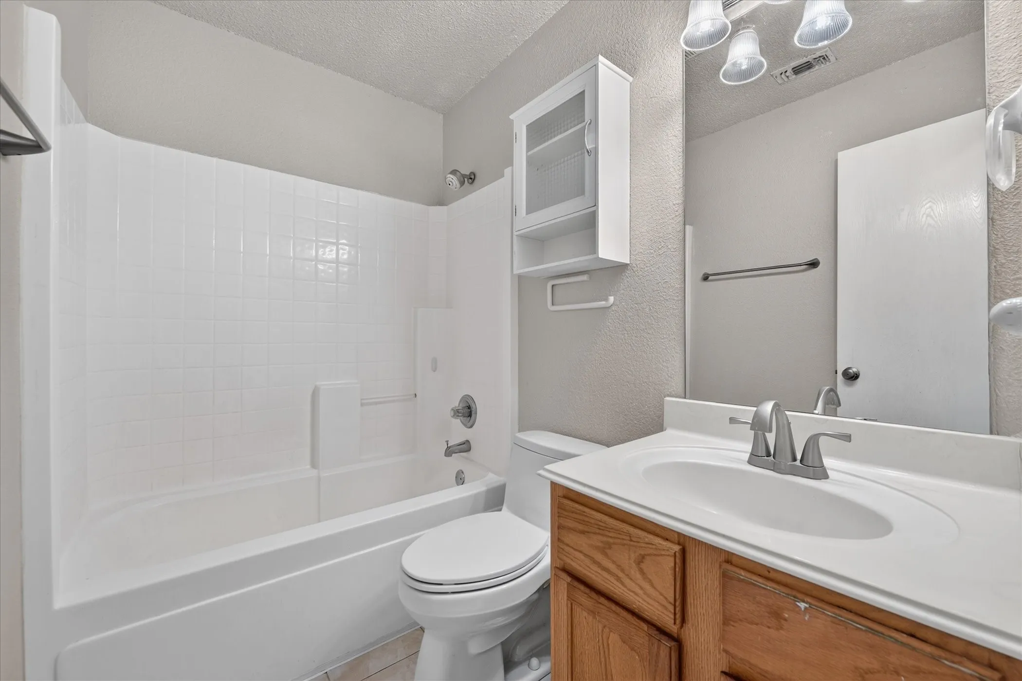 Single Family Residence For Sale in Tarrant County , 2400 Nogales Drive, Fort Worth, Texas 76108, 4 Bedroom, 2 Bathroom, 2 Garage spaces, 1,859 Sqft, built in 2000, mls#21374165, Real Estate Agent in Fort Worth, Homes For Sale in Tarrant county, Homes For Sale in Fort Worth, Realtor in Fort Worth Texas, Real Estate Brokerage Independent Realty Texas, Luminita Cordes Realtor