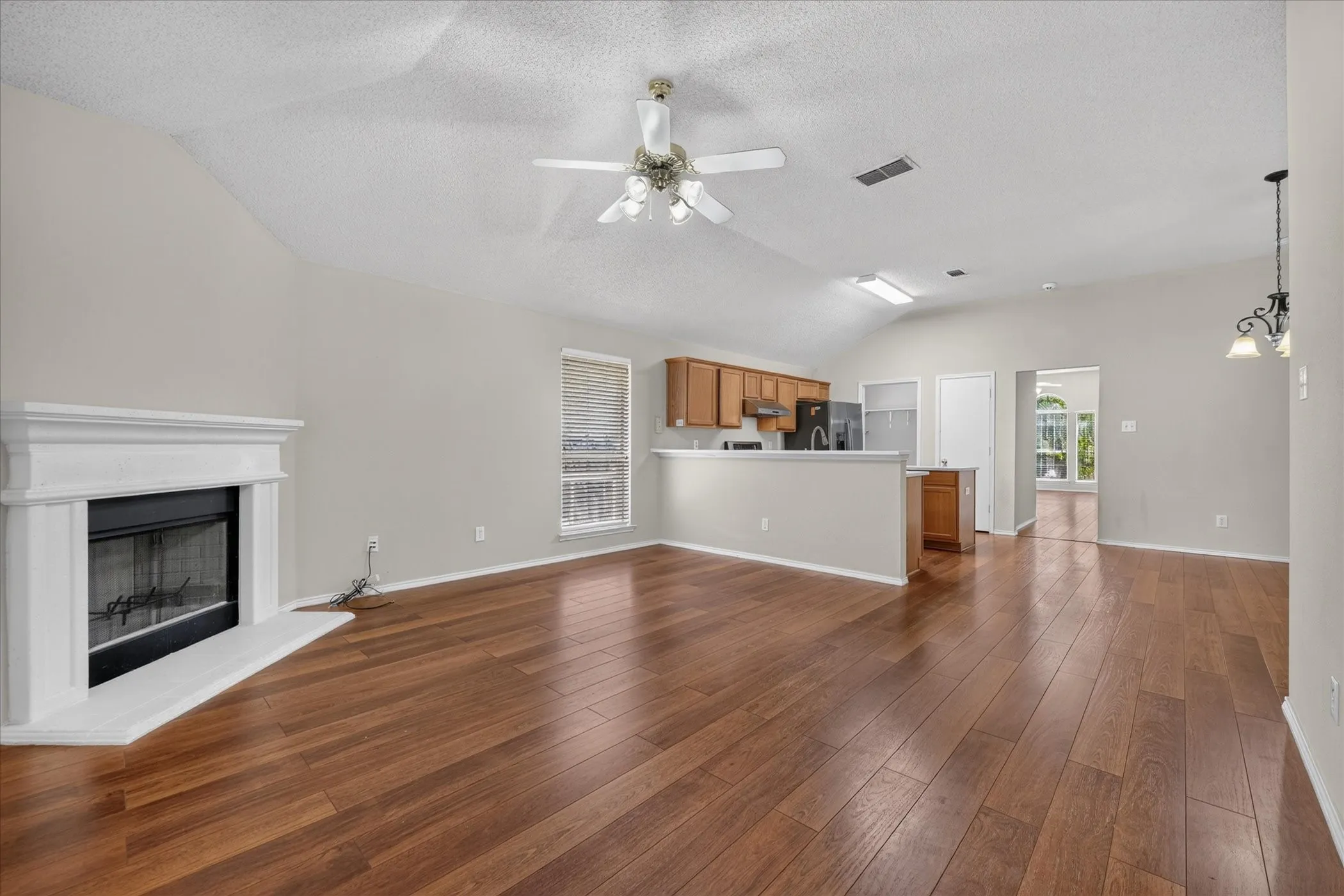 Single Family Residence For Sale in Tarrant County , 2400 Nogales Drive, Fort Worth, Texas 76108, 4 Bedroom, 2 Bathroom, 2 Garage spaces, 1,859 Sqft, built in 2000, mls#21374165, Real Estate Agent in Fort Worth, Homes For Sale in Tarrant county, Homes For Sale in Fort Worth, Realtor in Fort Worth Texas, Real Estate Brokerage Independent Realty Texas, Luminita Cordes Realtor