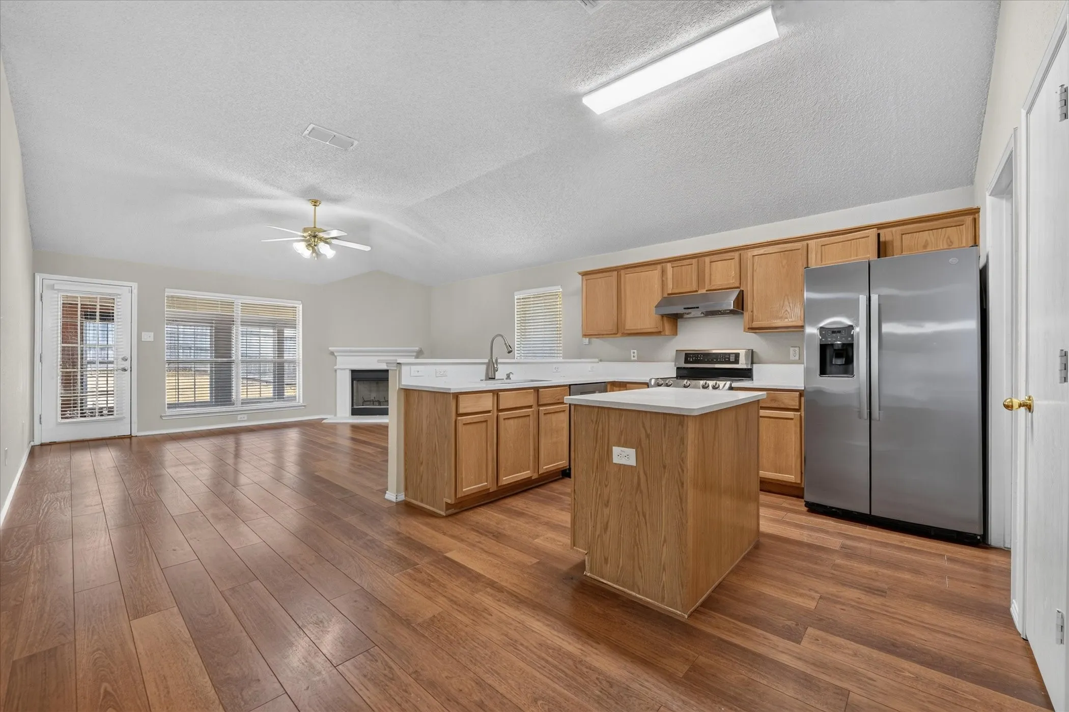 Single Family Residence For Sale in Tarrant County , 2400 Nogales Drive, Fort Worth, Texas 76108, 4 Bedroom, 2 Bathroom, 2 Garage spaces, 1,859 Sqft, built in 2000, mls#21374165, Real Estate Agent in Fort Worth, Homes For Sale in Tarrant county, Homes For Sale in Fort Worth, Realtor in Fort Worth Texas, Real Estate Brokerage Independent Realty Texas, Luminita Cordes Realtor