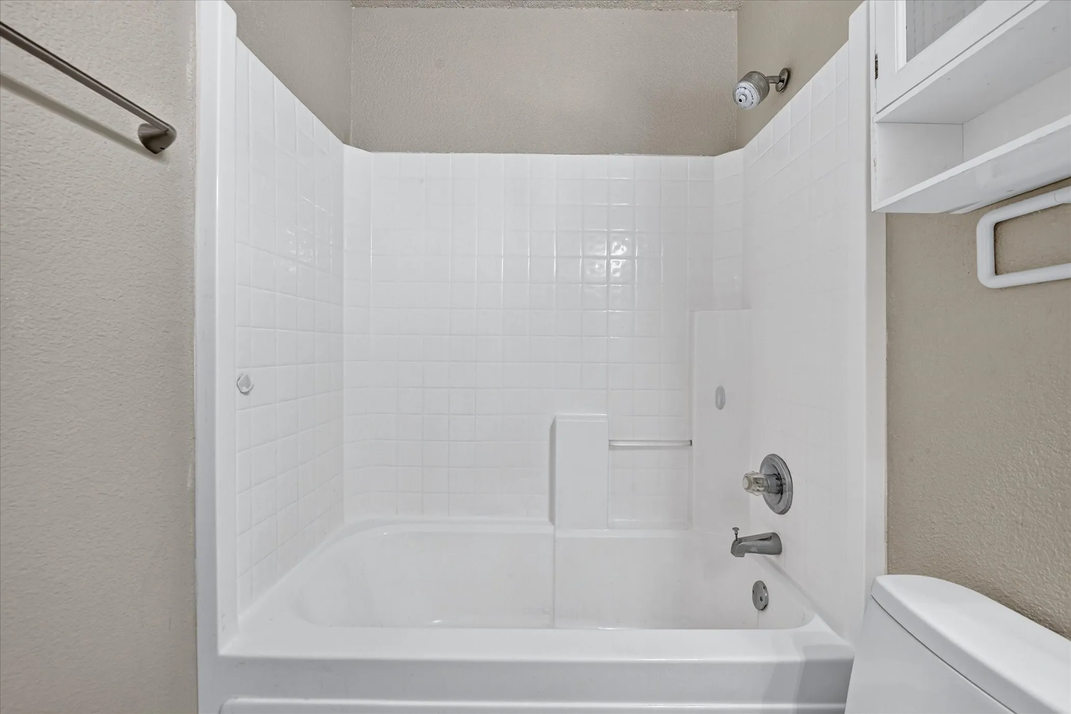 Single Family Residence For Sale in Tarrant County , 2400 Nogales Drive, Fort Worth, Texas 76108, 4 Bedroom, 2 Bathroom, 2 Garage spaces, 1,859 Sqft, built in 2000, mls#21374165, Real Estate Agent in Fort Worth, Homes For Sale in Tarrant county, Homes For Sale in Fort Worth, Realtor in Fort Worth Texas, Real Estate Brokerage Independent Realty Texas, Luminita Cordes Realtor