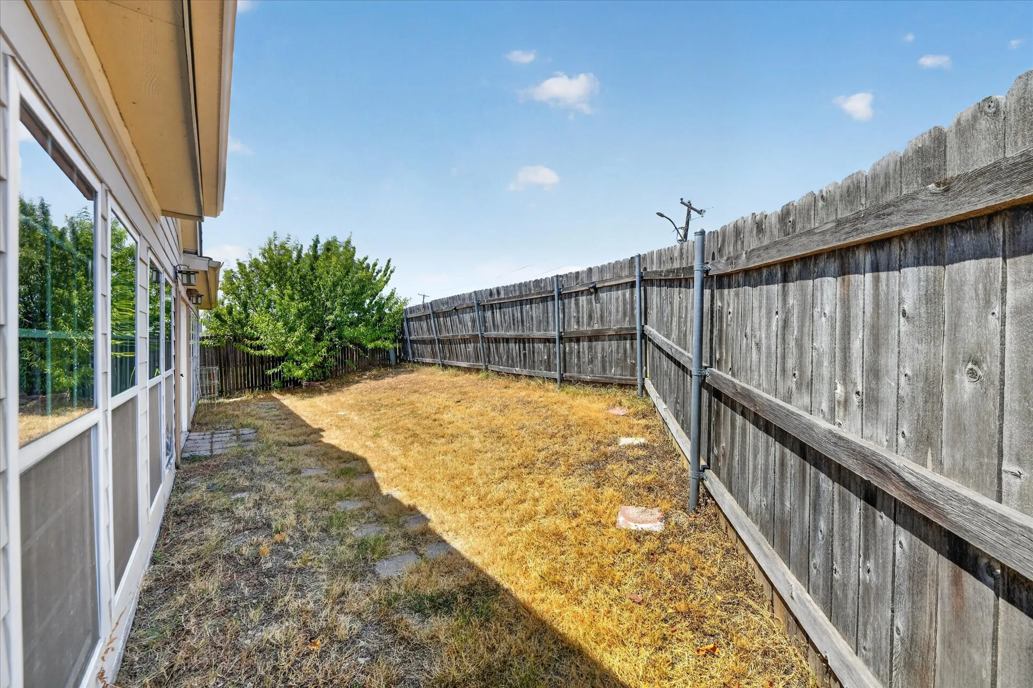 Single Family Residence For Sale in Tarrant County , 2400 Nogales Drive, Fort Worth, Texas 76108, 4 Bedroom, 2 Bathroom, 2 Garage spaces, 1,859 Sqft, built in 2000, mls#21374165, Real Estate Agent in Fort Worth, Homes For Sale in Tarrant county, Homes For Sale in Fort Worth, Realtor in Fort Worth Texas, Real Estate Brokerage Independent Realty Texas, Luminita Cordes Realtor