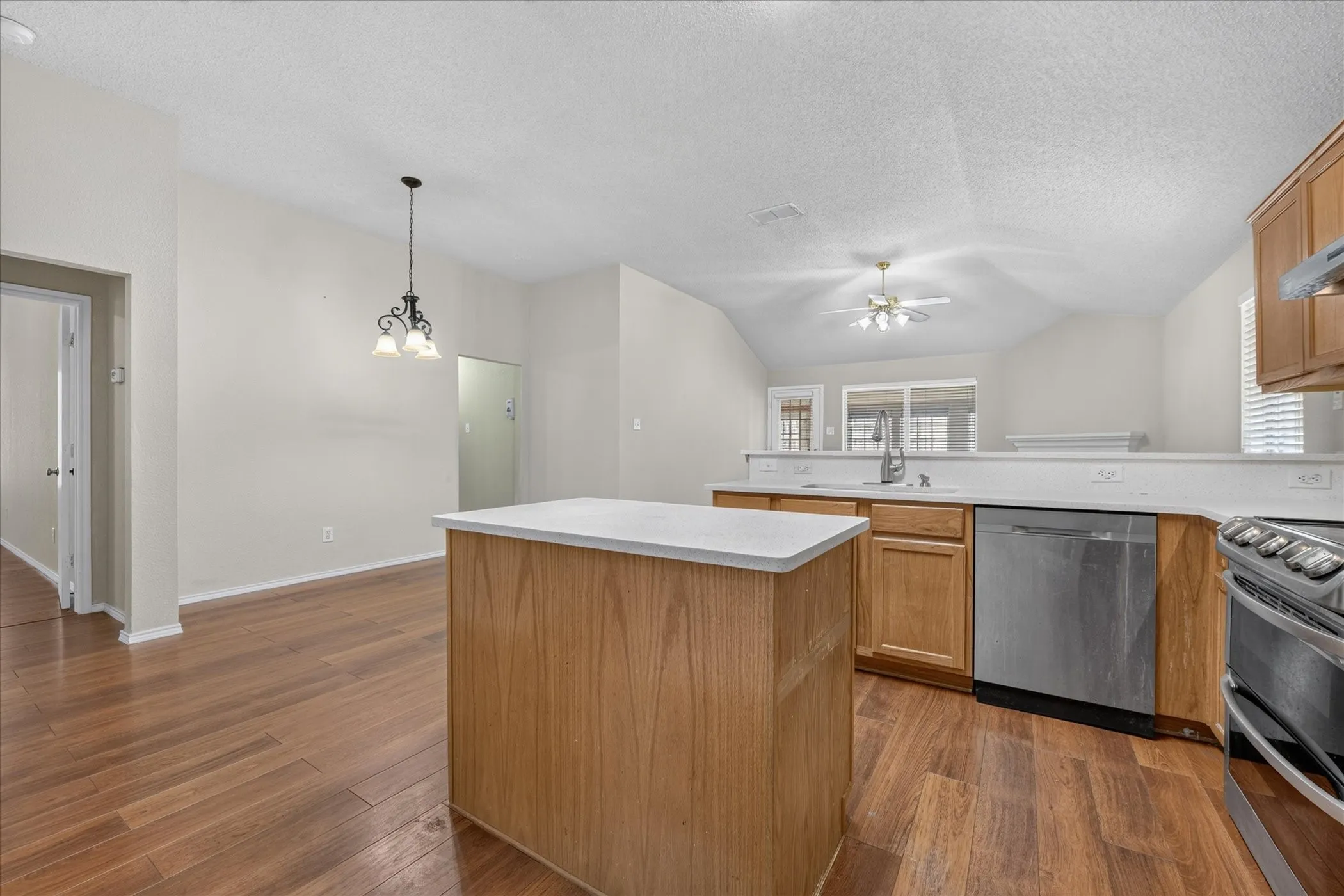 Single Family Residence For Sale in Tarrant County , 2400 Nogales Drive, Fort Worth, Texas 76108, 4 Bedroom, 2 Bathroom, 2 Garage spaces, 1,859 Sqft, built in 2000, mls#21374165, Real Estate Agent in Fort Worth, Homes For Sale in Tarrant county, Homes For Sale in Fort Worth, Realtor in Fort Worth Texas, Real Estate Brokerage Independent Realty Texas, Luminita Cordes Realtor