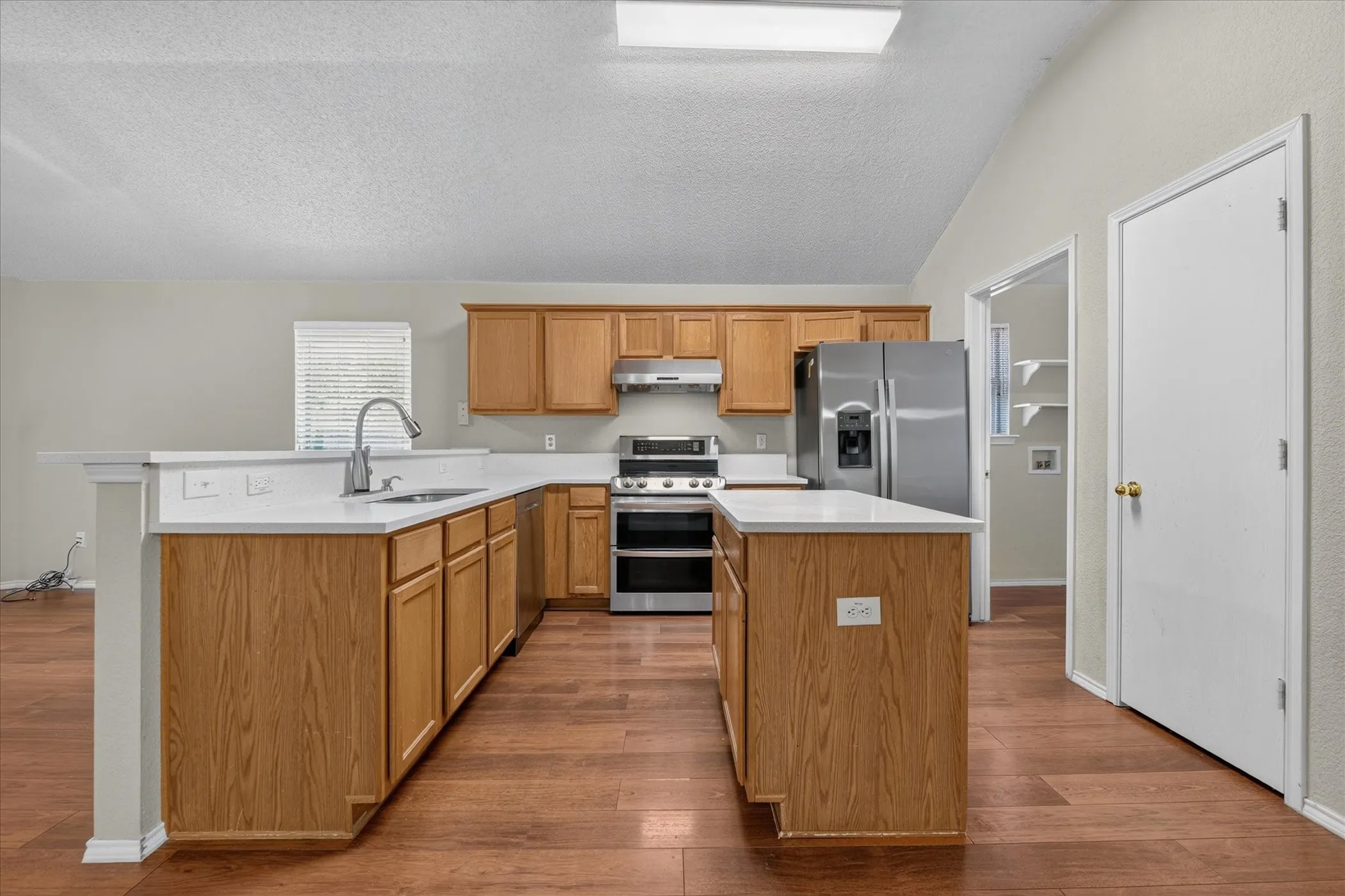 Single Family Residence For Sale in Tarrant County , 2400 Nogales Drive, Fort Worth, Texas 76108, 4 Bedroom, 2 Bathroom, 2 Garage spaces, 1,859 Sqft, built in 2000, mls#21374165, Real Estate Agent in Fort Worth, Homes For Sale in Tarrant county, Homes For Sale in Fort Worth, Realtor in Fort Worth Texas, Real Estate Brokerage Independent Realty Texas, Luminita Cordes Realtor