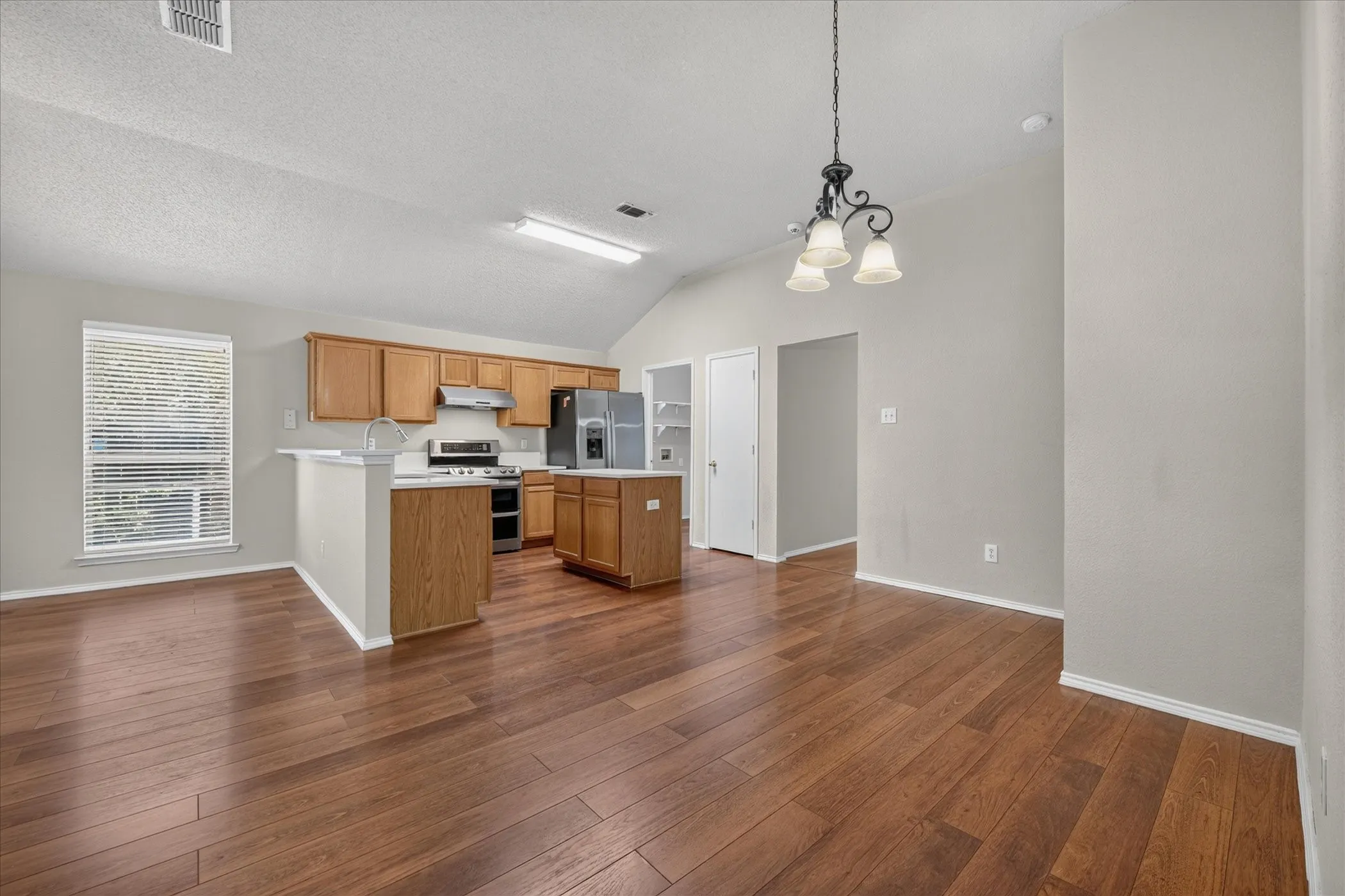 Single Family Residence For Sale in Tarrant County , 2400 Nogales Drive, Fort Worth, Texas 76108, 4 Bedroom, 2 Bathroom, 2 Garage spaces, 1,859 Sqft, built in 2000, mls#21374165, Real Estate Agent in Fort Worth, Homes For Sale in Tarrant county, Homes For Sale in Fort Worth, Realtor in Fort Worth Texas, Real Estate Brokerage Independent Realty Texas, Luminita Cordes Realtor