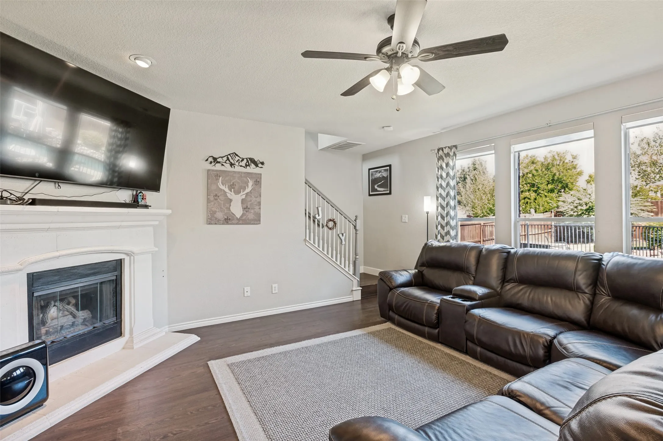 Single Family Residence For Sale in Dallas County , 3039 Stallion Crossing, Irving, Texas 75060, 3 Bedroom, 3 Bathroom, 2 Garage spaces, 2,105 Sqft, built in 2006, mls#21375136, Real Estate Agent in Irving, Homes For Sale in Dallas county, Homes For Sale in Irving, Realtor in Irving Texas, Real Estate Brokerage Independent Realty Texas, Luminita Cordes Realtor