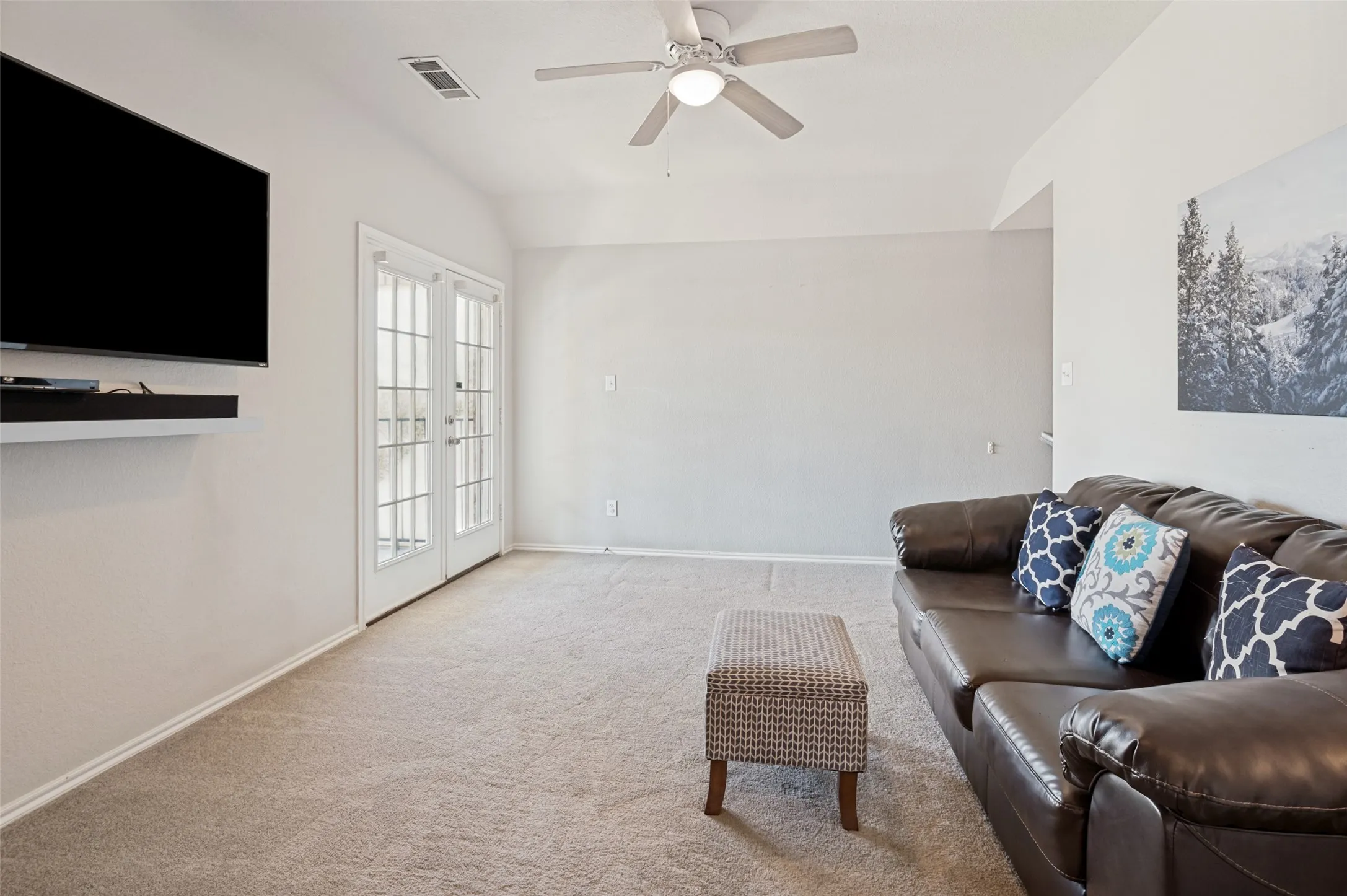 Single Family Residence For Sale in Dallas County , 3039 Stallion Crossing, Irving, Texas 75060, 3 Bedroom, 3 Bathroom, 2 Garage spaces, 2,105 Sqft, built in 2006, mls#21375136, Real Estate Agent in Irving, Homes For Sale in Dallas county, Homes For Sale in Irving, Realtor in Irving Texas, Real Estate Brokerage Independent Realty Texas, Luminita Cordes Realtor