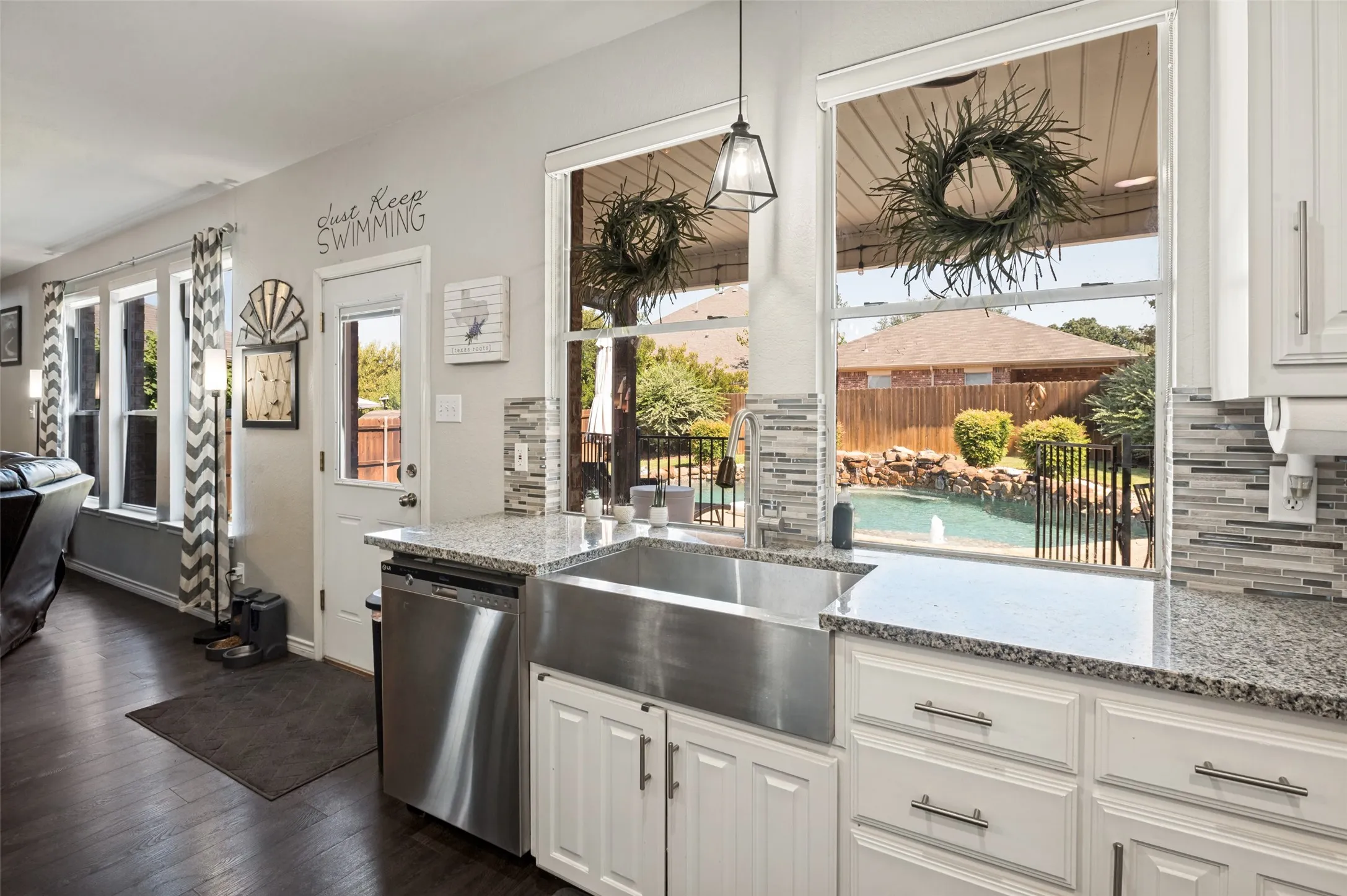 Single Family Residence For Sale in Dallas County , 3039 Stallion Crossing, Irving, Texas 75060, 3 Bedroom, 3 Bathroom, 2 Garage spaces, 2,105 Sqft, built in 2006, mls#21375136, Real Estate Agent in Irving, Homes For Sale in Dallas county, Homes For Sale in Irving, Realtor in Irving Texas, Real Estate Brokerage Independent Realty Texas, Luminita Cordes Realtor