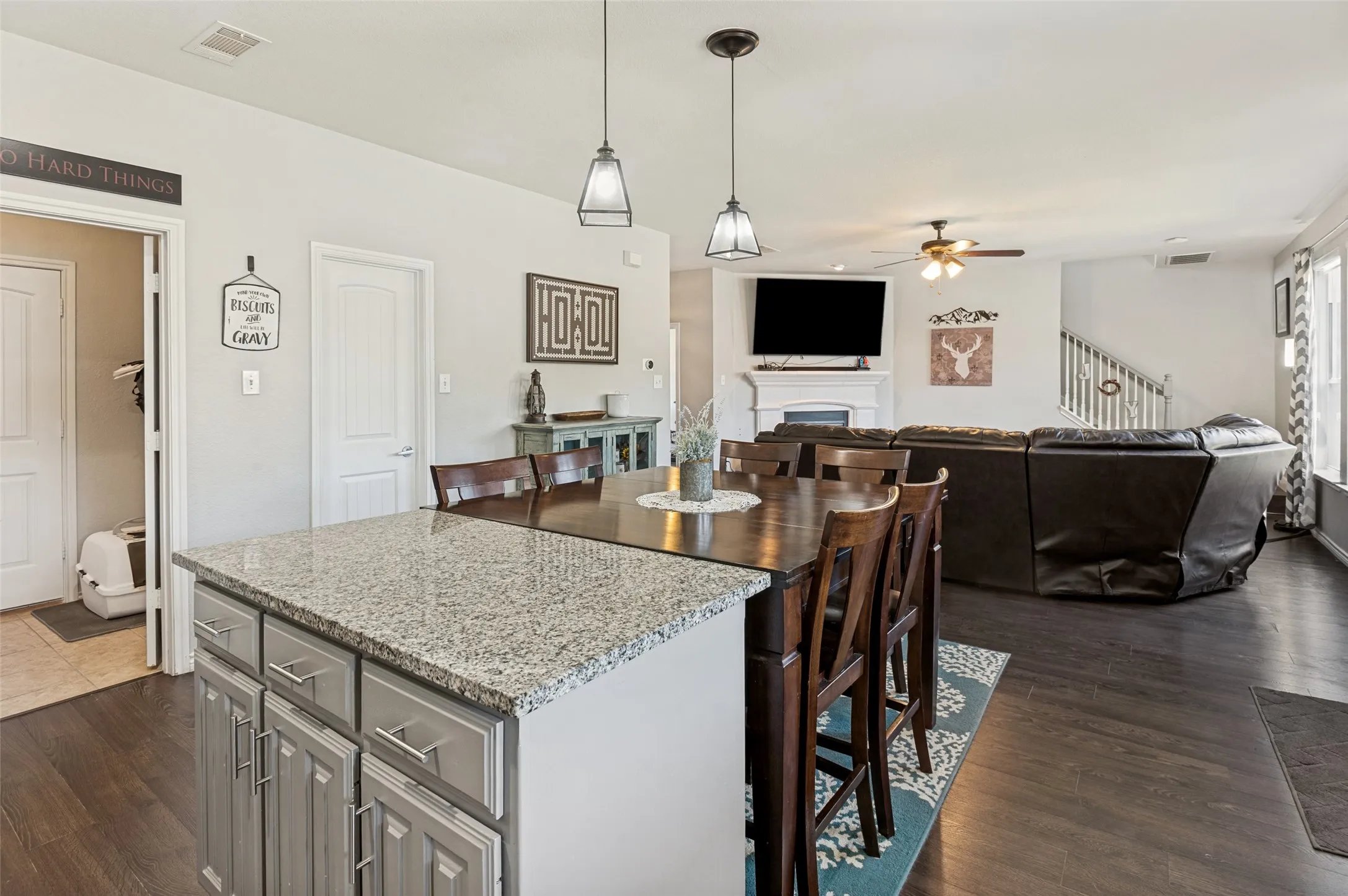 Single Family Residence For Sale in Dallas County , 3039 Stallion Crossing, Irving, Texas 75060, 3 Bedroom, 3 Bathroom, 2 Garage spaces, 2,105 Sqft, built in 2006, mls#21375136, Real Estate Agent in Irving, Homes For Sale in Dallas county, Homes For Sale in Irving, Realtor in Irving Texas, Real Estate Brokerage Independent Realty Texas, Luminita Cordes Realtor
