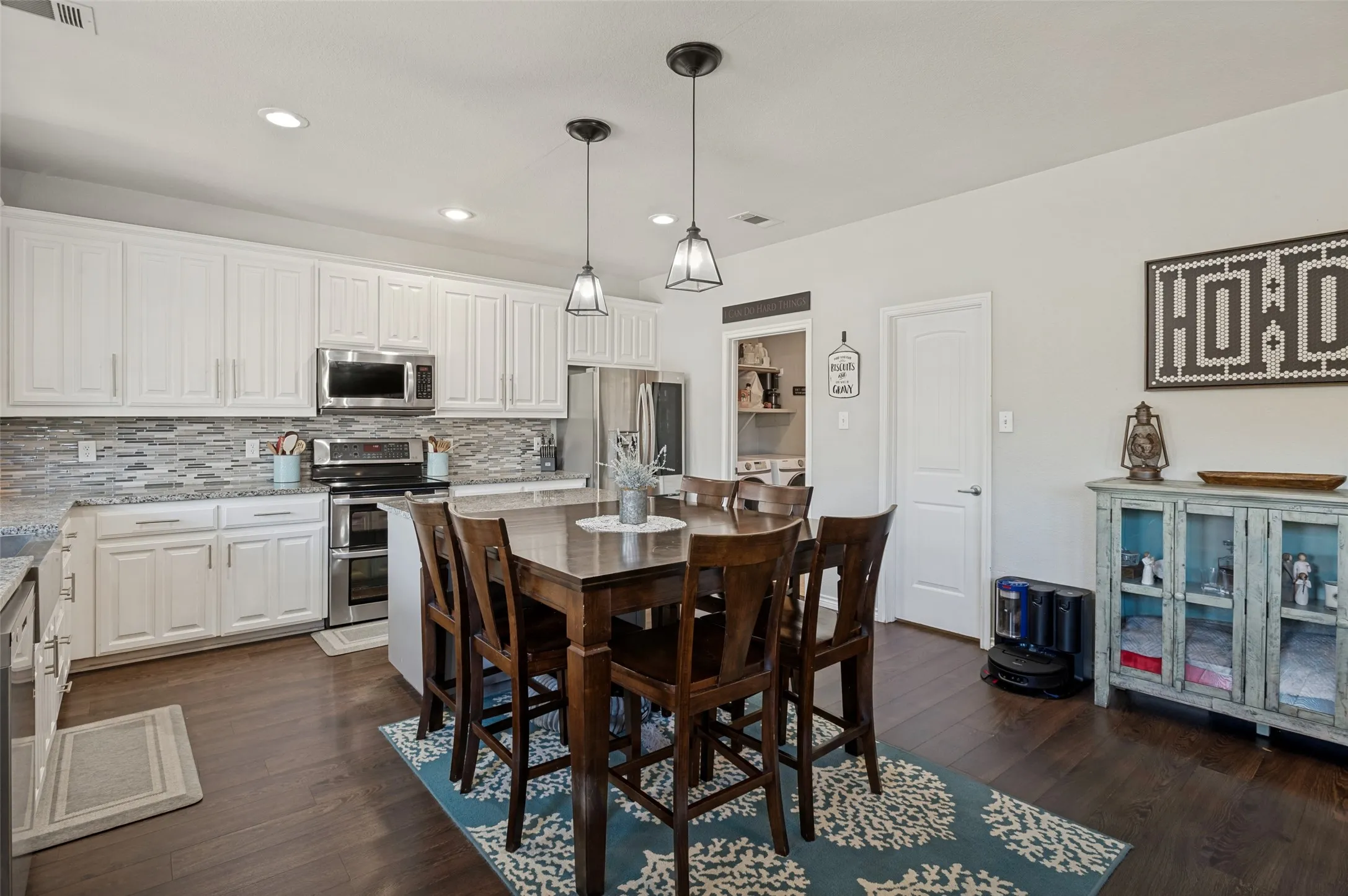 Single Family Residence For Sale in Dallas County , 3039 Stallion Crossing, Irving, Texas 75060, 3 Bedroom, 3 Bathroom, 2 Garage spaces, 2,105 Sqft, built in 2006, mls#21375136, Real Estate Agent in Irving, Homes For Sale in Dallas county, Homes For Sale in Irving, Realtor in Irving Texas, Real Estate Brokerage Independent Realty Texas, Luminita Cordes Realtor