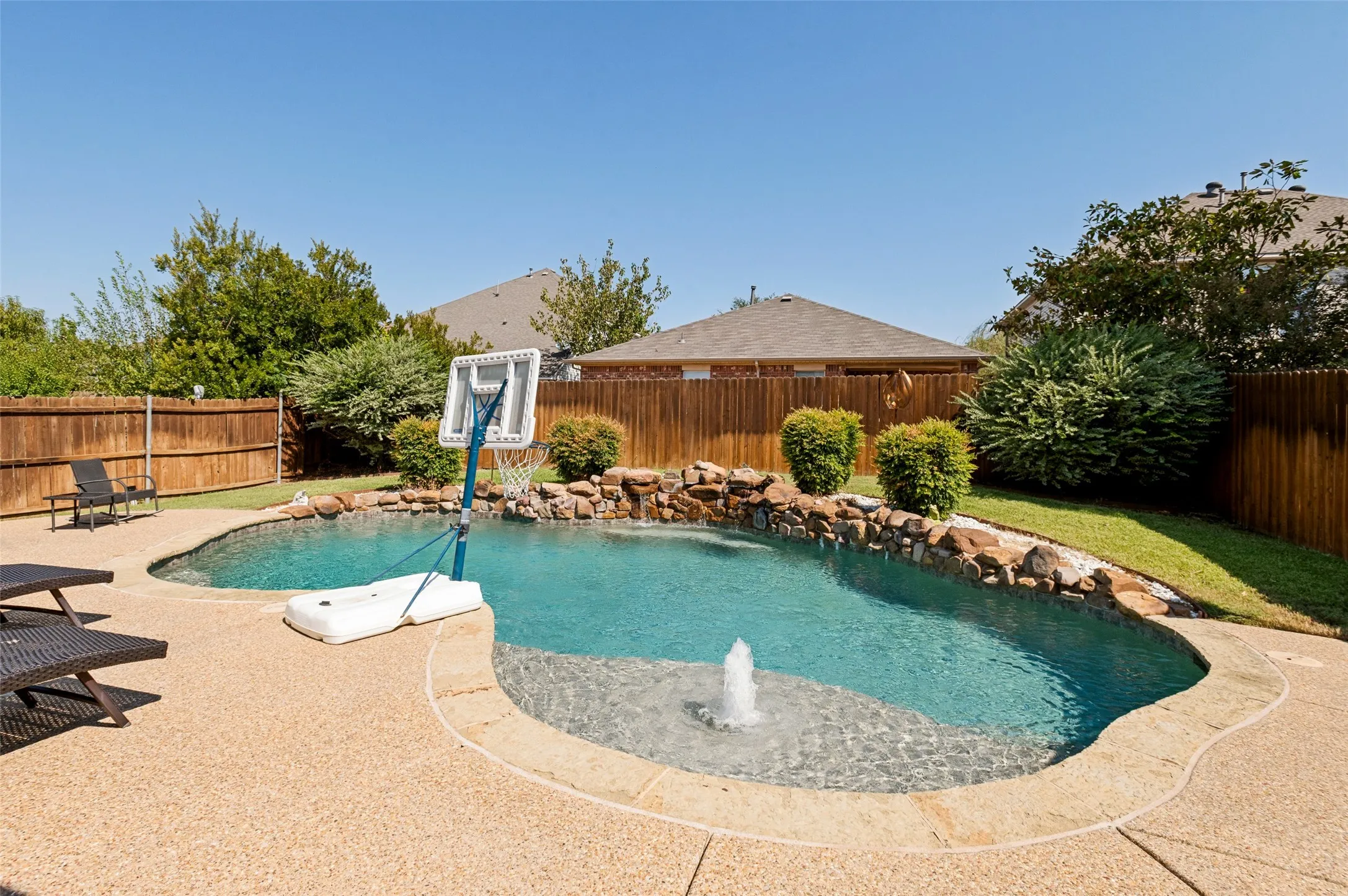 Single Family Residence For Sale in Dallas County , 3039 Stallion Crossing, Irving, Texas 75060, 3 Bedroom, 3 Bathroom, 2 Garage spaces, 2,105 Sqft, built in 2006, mls#21375136, Real Estate Agent in Irving, Homes For Sale in Dallas county, Homes For Sale in Irving, Realtor in Irving Texas, Real Estate Brokerage Independent Realty Texas, Luminita Cordes Realtor