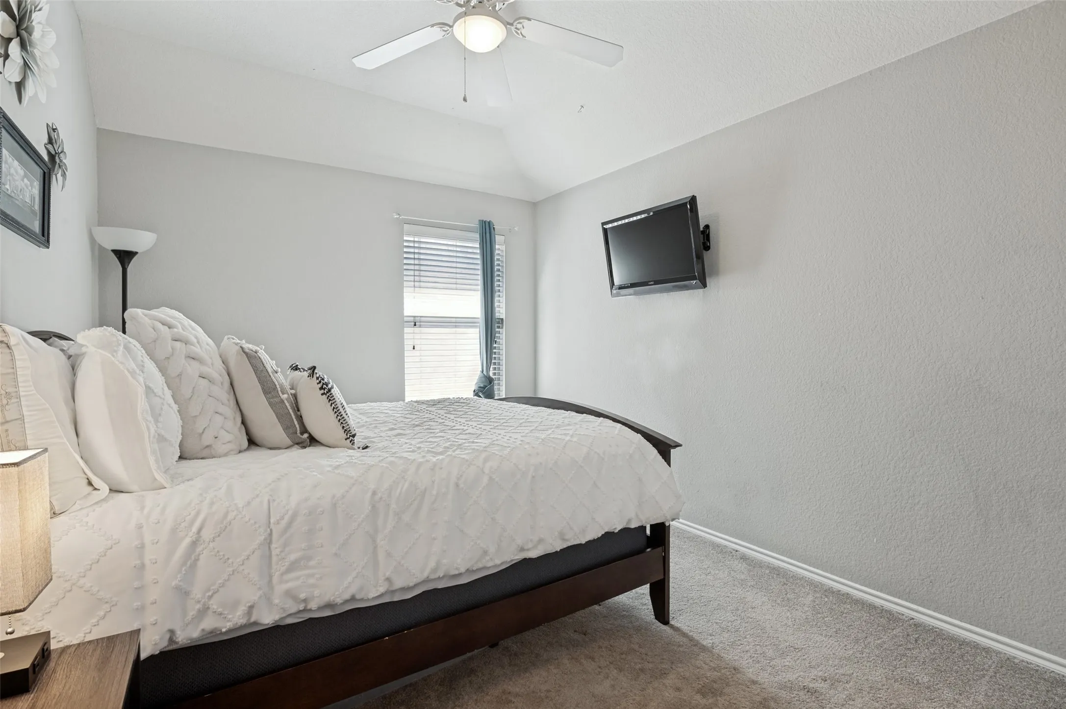 Single Family Residence For Sale in Dallas County , 3039 Stallion Crossing, Irving, Texas 75060, 3 Bedroom, 3 Bathroom, 2 Garage spaces, 2,105 Sqft, built in 2006, mls#21375136, Real Estate Agent in Irving, Homes For Sale in Dallas county, Homes For Sale in Irving, Realtor in Irving Texas, Real Estate Brokerage Independent Realty Texas, Luminita Cordes Realtor