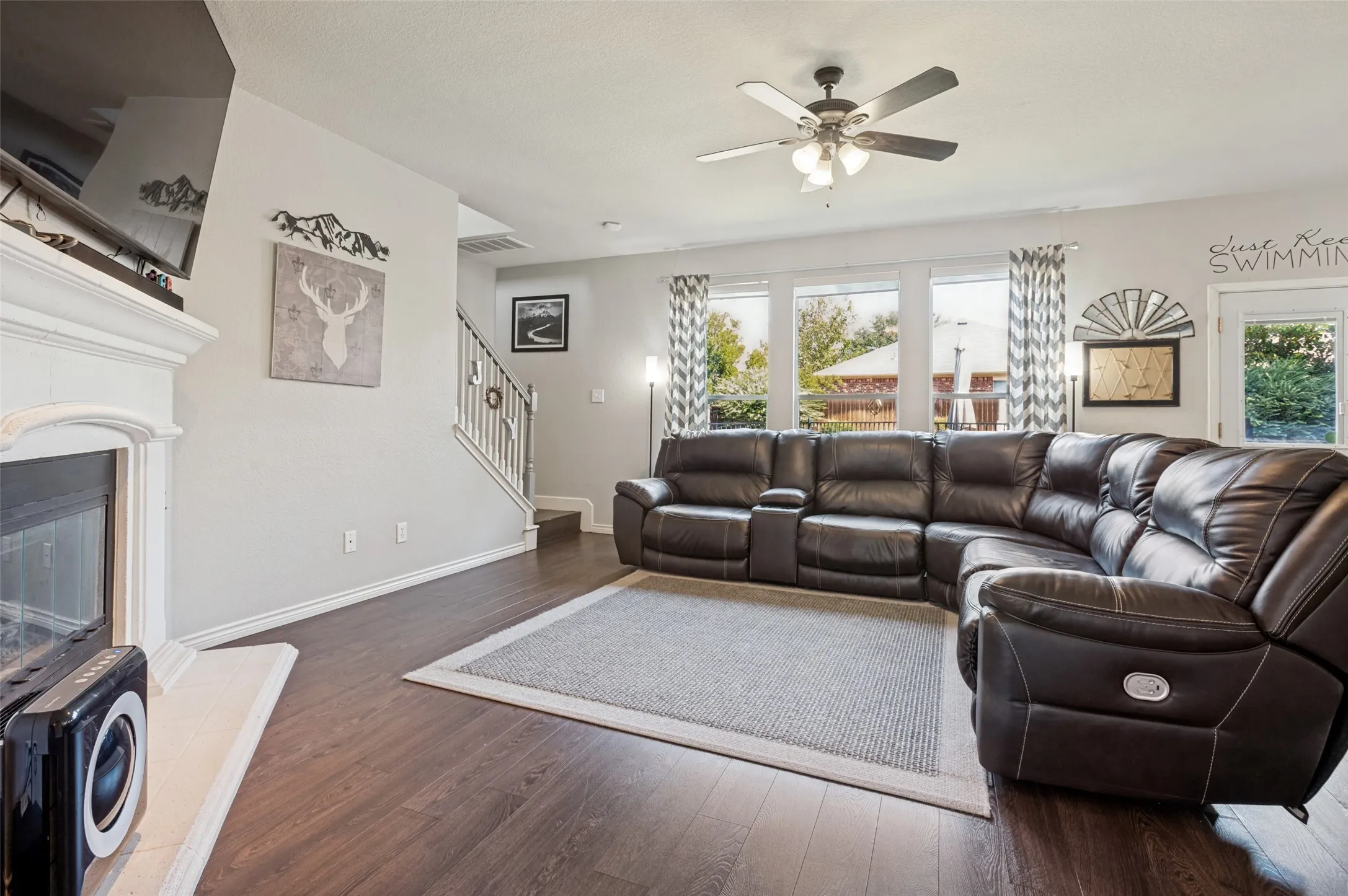 Single Family Residence For Sale in Dallas County , 3039 Stallion Crossing, Irving, Texas 75060, 3 Bedroom, 3 Bathroom, 2 Garage spaces, 2,105 Sqft, built in 2006, mls#21375136, Real Estate Agent in Irving, Homes For Sale in Dallas county, Homes For Sale in Irving, Realtor in Irving Texas, Real Estate Brokerage Independent Realty Texas, Luminita Cordes Realtor