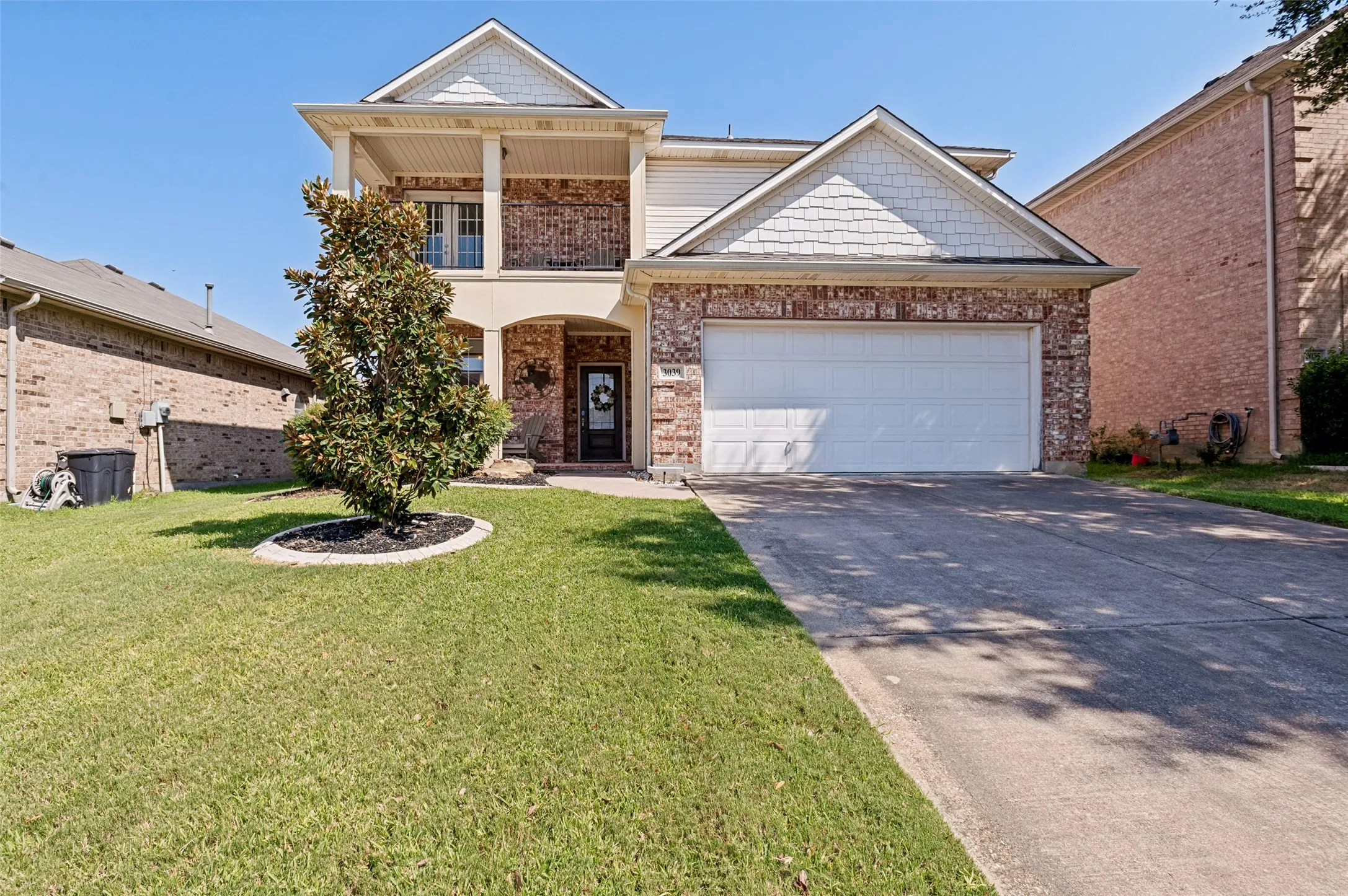 Single Family Residence For Sale in Dallas County , 3039 Stallion Crossing, Irving, Texas 75060, 3 Bedroom, 3 Bathroom, 2 Garage spaces, 2,105 Sqft, built in 2006, mls#21375136, Real Estate Agent in Irving, Homes For Sale in Dallas county, Homes For Sale in Irving, Realtor in Irving Texas, Real Estate Brokerage Independent Realty Texas, Luminita Cordes Realtor