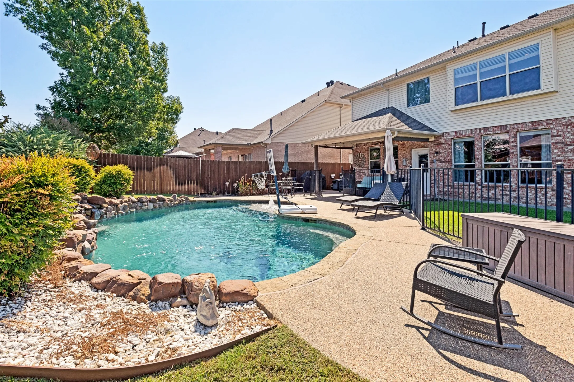Single Family Residence For Sale in Dallas County , 3039 Stallion Crossing, Irving, Texas 75060, 3 Bedroom, 3 Bathroom, 2 Garage spaces, 2,105 Sqft, built in 2006, mls#21375136, Real Estate Agent in Irving, Homes For Sale in Dallas county, Homes For Sale in Irving, Realtor in Irving Texas, Real Estate Brokerage Independent Realty Texas, Luminita Cordes Realtor