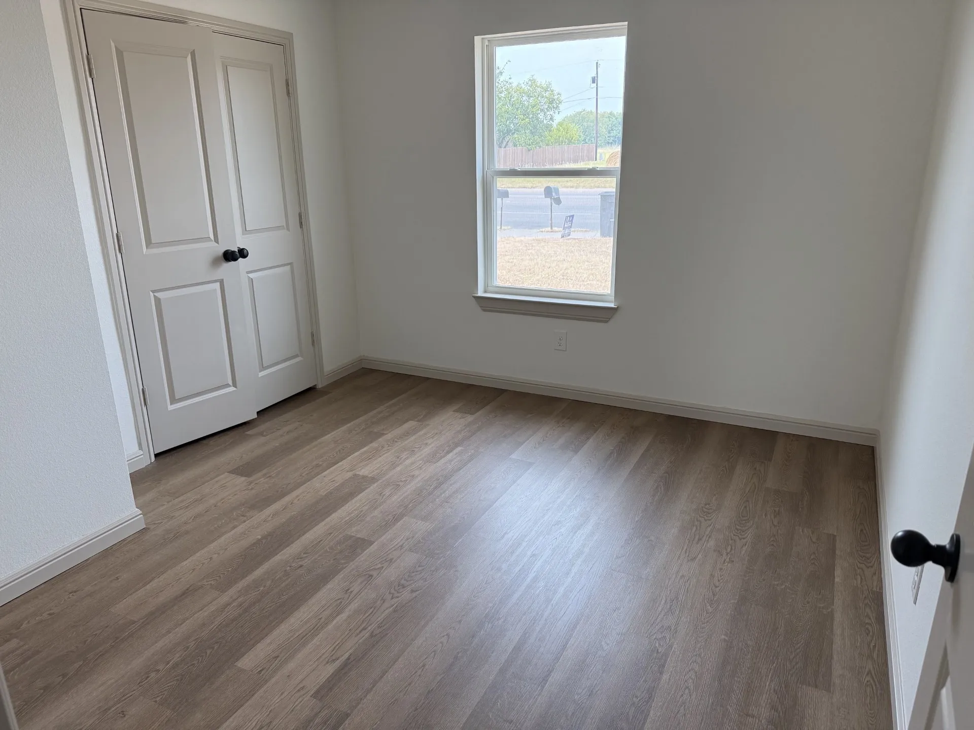 Duplex For Rent in Johnson County , 402 N Nolan River Road B, Cleburne, Texas 76033, 3 Bedroom, 2 Bathroom, 2 Garage spaces, 1,565 Sqft, built in 1986, mls#21375090, Real Estate Agent in Cleburne, Homes For Rent in Johnson county, Homes For Rent in Cleburne, Realtor in Cleburne Texas, Real Estate Brokerage Independent Realty Texas, Luminita Cordes Realtor