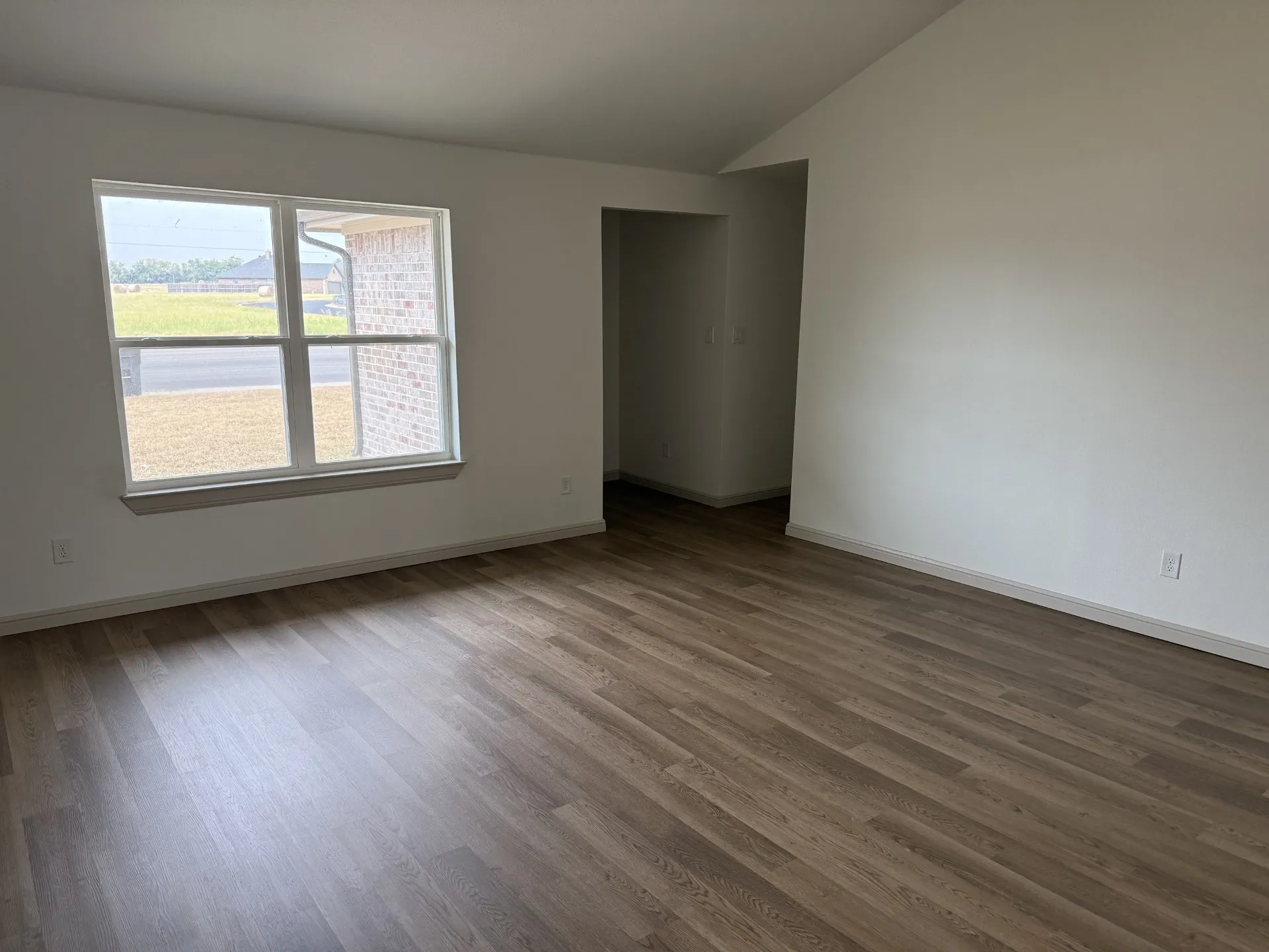 Duplex For Rent in Johnson County , 402 N Nolan River Road B, Cleburne, Texas 76033, 3 Bedroom, 2 Bathroom, 2 Garage spaces, 1,565 Sqft, built in 1986, mls#21375090, Real Estate Agent in Cleburne, Homes For Rent in Johnson county, Homes For Rent in Cleburne, Realtor in Cleburne Texas, Real Estate Brokerage Independent Realty Texas, Luminita Cordes Realtor