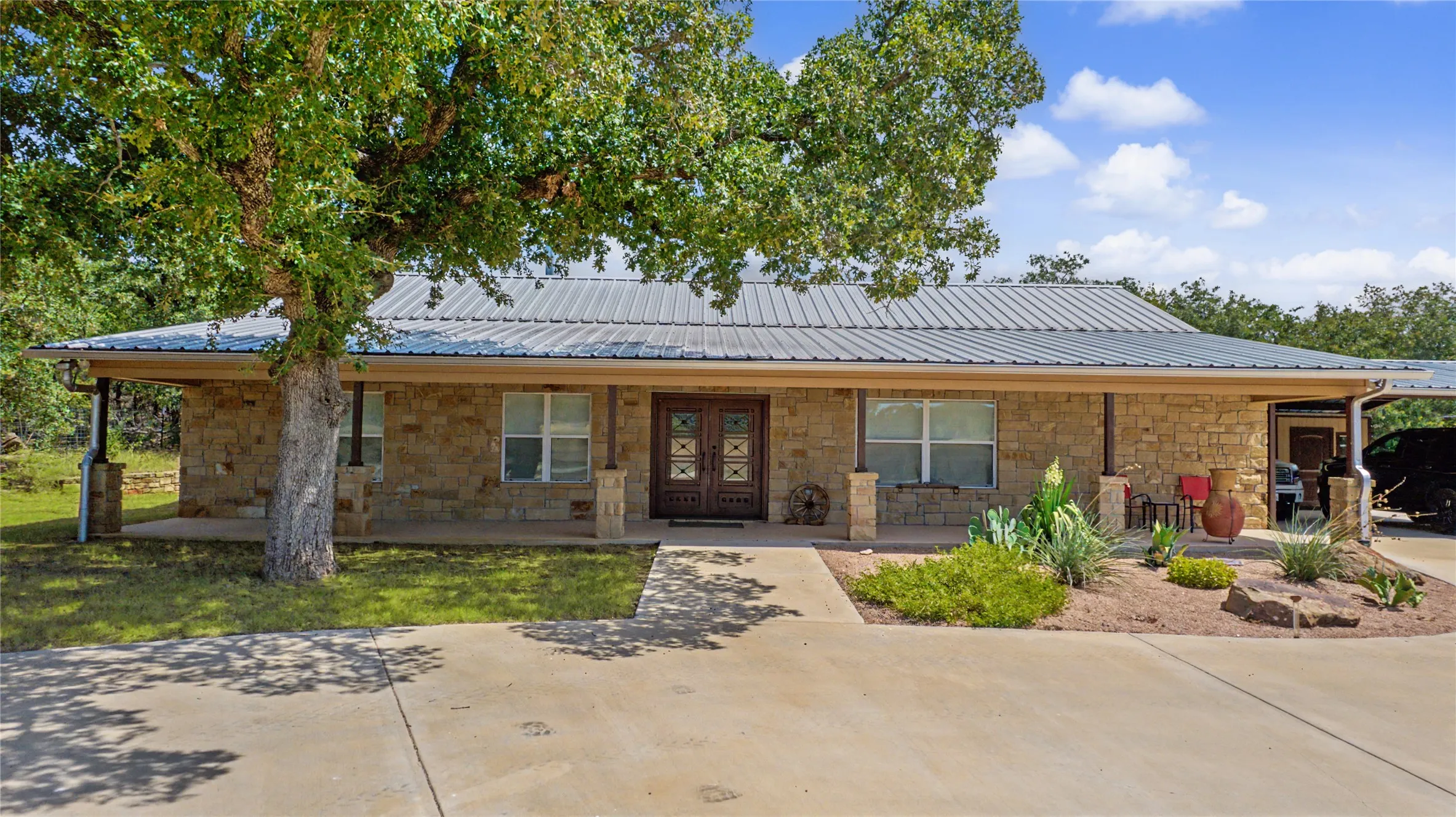 Farm For Sale in Palo Pinto County , 2728 S Fm 129, Santo, Texas 76472, 4 Bedroom, 3 Bathroom, Garage spaces, 3,360 Sqft, built in 2016, mls#21373405, Real Estate Agent in Santo, Homes For Sale in Palo Pinto county, Homes For Sale in Santo, Realtor in Santo Texas, Real Estate Brokerage Independent Realty Texas, Luminita Cordes Realtor